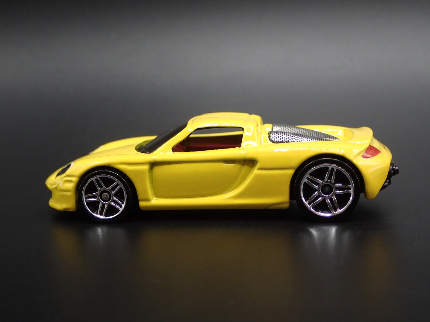 2003-2006 PORSCHE CARRERA GT SUPER CAR RARE 1:64 SCALE DIORAMA DIECAST MODEL CAR