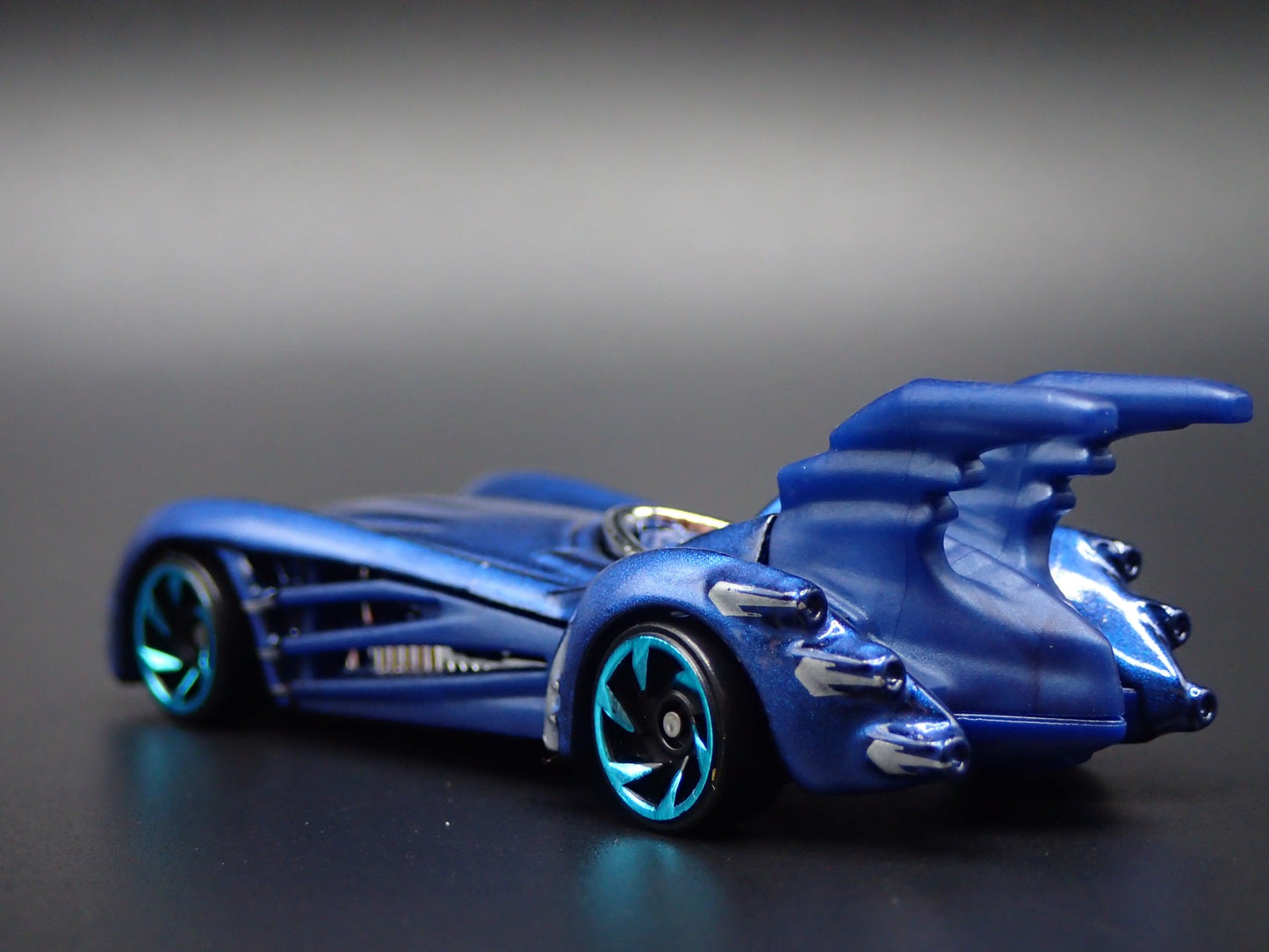 BATMAN & ROBIN BATMOBILE BLUE 1:64 SCALE COLLECTIBLE DIORAMA DIECAST MODEL CAR