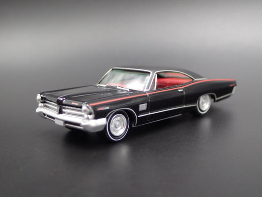 1965 65 PONTIAC CATALINA 2+2 1/64 SCALE COLLECTIBLE DIORAMA DIECAST MODEL CAR