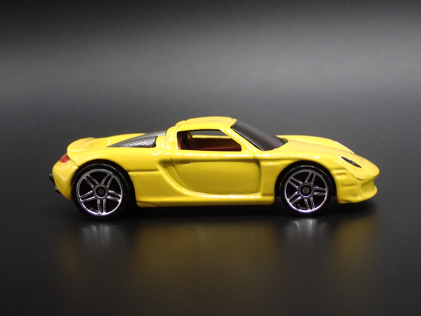 2003-2006 PORSCHE CARRERA GT SUPER CAR RARE 1:64 SCALE DIORAMA DIECAST MODEL CAR
