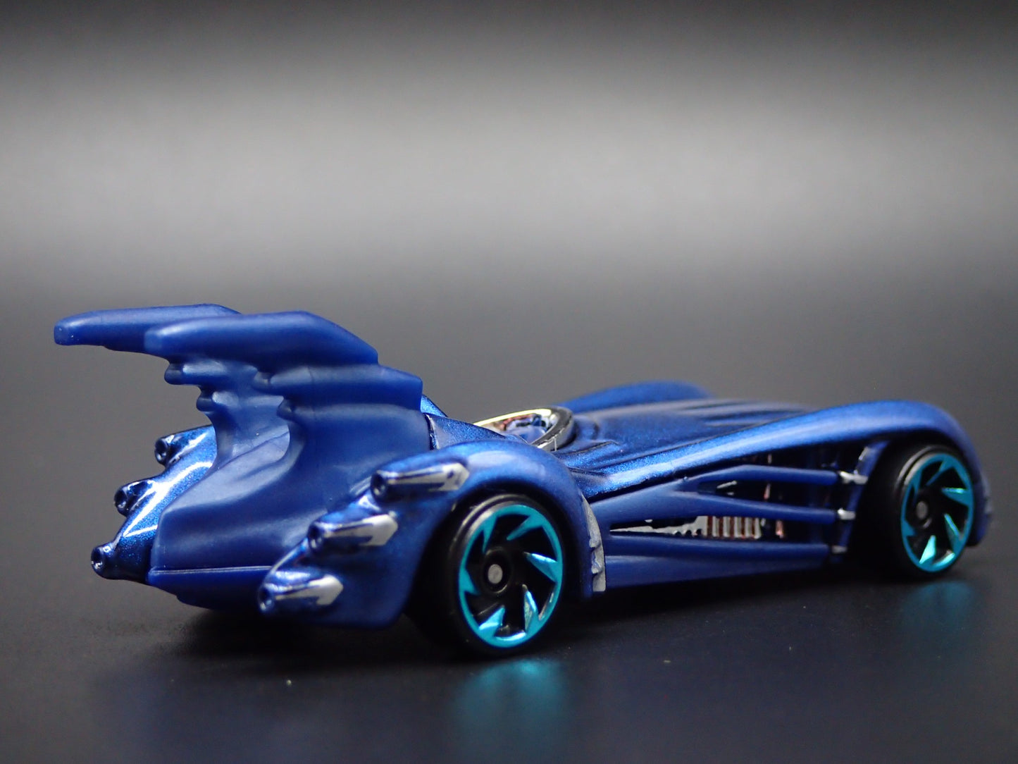 BATMAN & ROBIN BATMOBILE BLUE 1:64 SCALE COLLECTIBLE DIORAMA DIECAST MODEL CAR