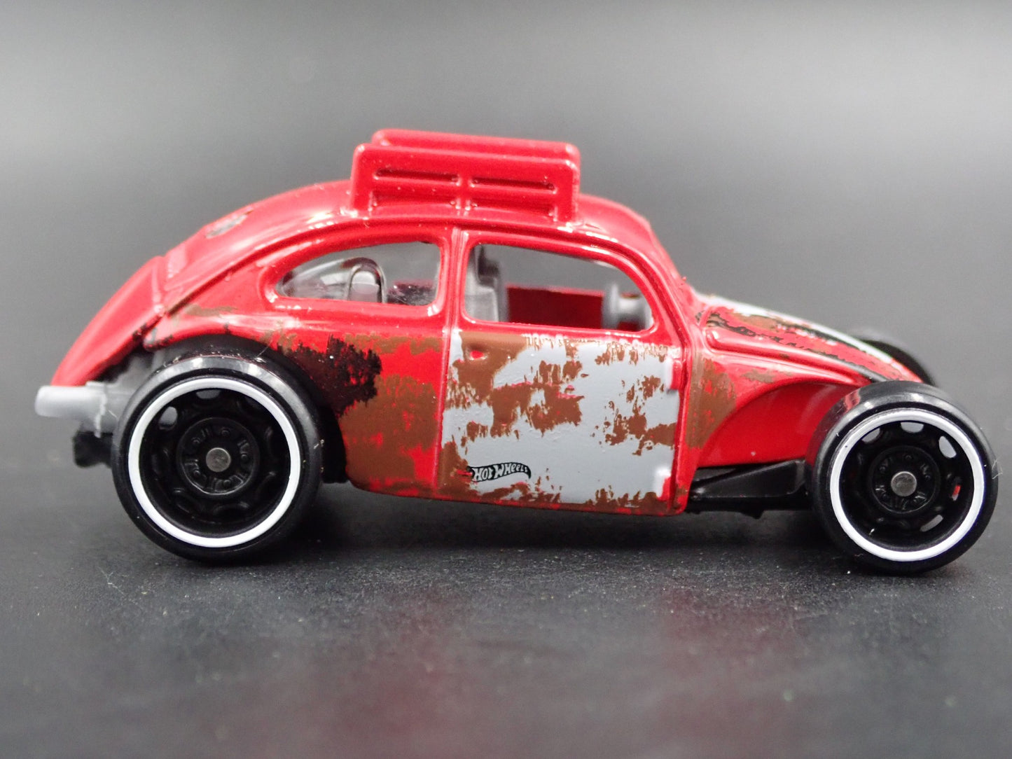 VW VOLKSWAGEN SPLIT WINDOW BEETLE BUG BARN FIND RED 1:64 SCALE DIECAST MODEL CAR