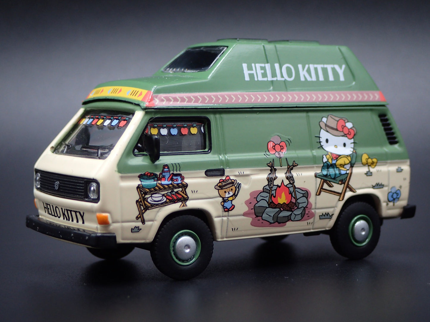 VW VOLKSWAGEN T3 VAN HELLO KITTY CAMPING 1/64 SCALE DIORAMA DIECAST MODEL CAR