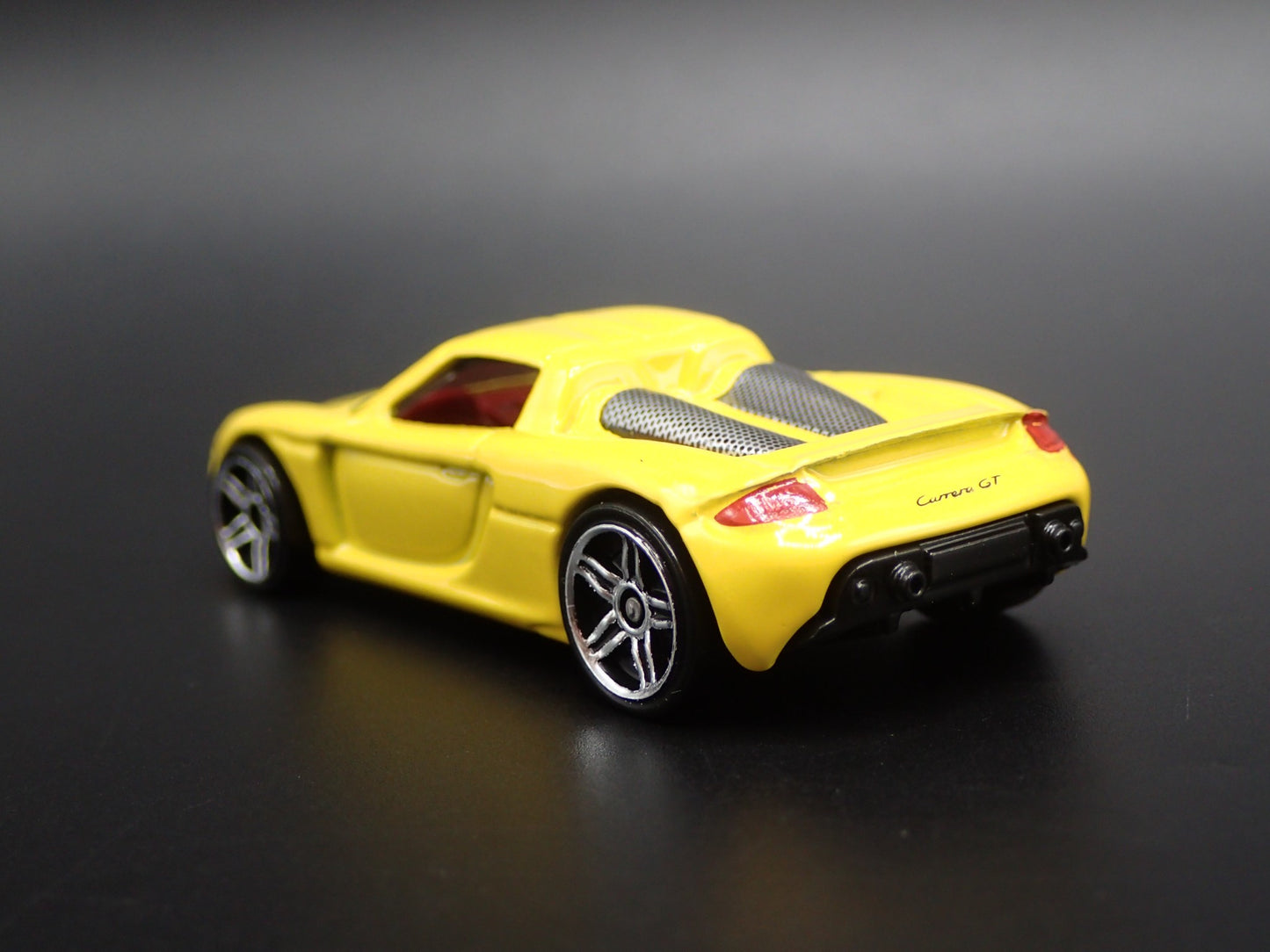 2003-2006 PORSCHE CARRERA GT SUPER CAR RARE 1:64 SCALE DIORAMA DIECAST MODEL CAR