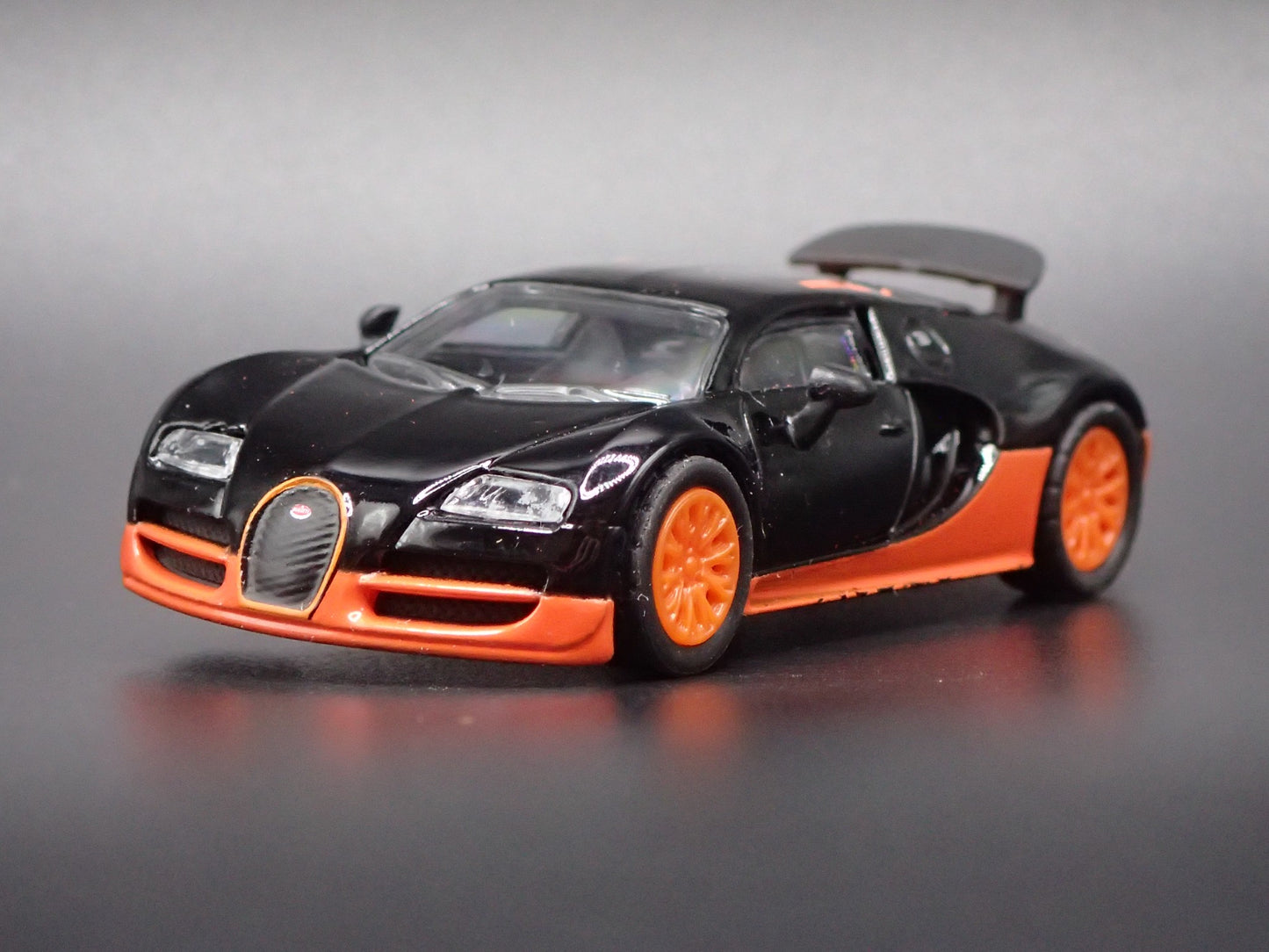 2005-2011 BUGATTI VEYRON SUPER CAR BLACK 1:64 SCALE DIORAMA DIECAST MODEL CAR