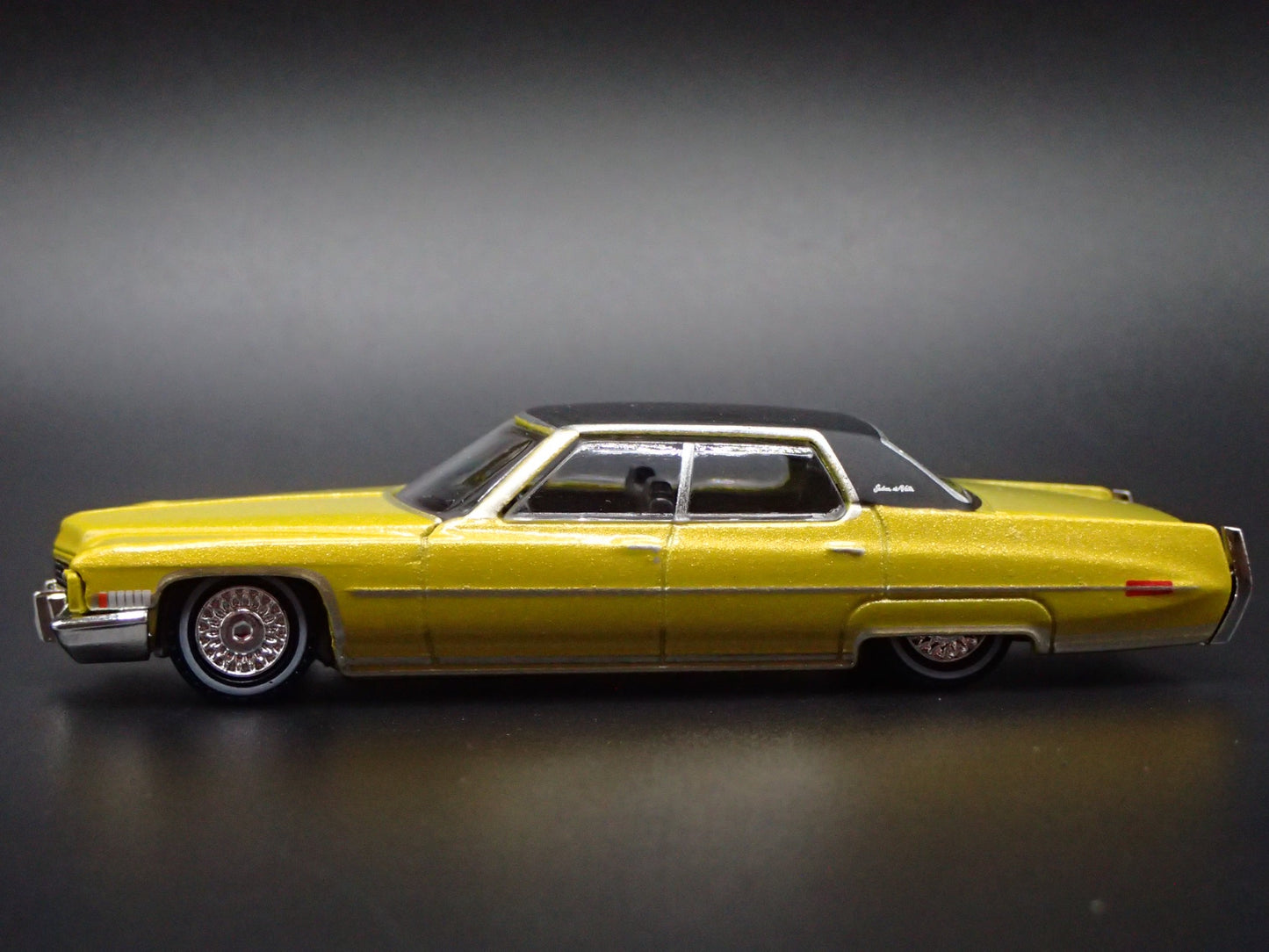 1971 71 CADILLAC CADDY SEDAN DEVILLE 4 DOOR 1:64 SCALE DIORAMA DIECAST MODEL CAR