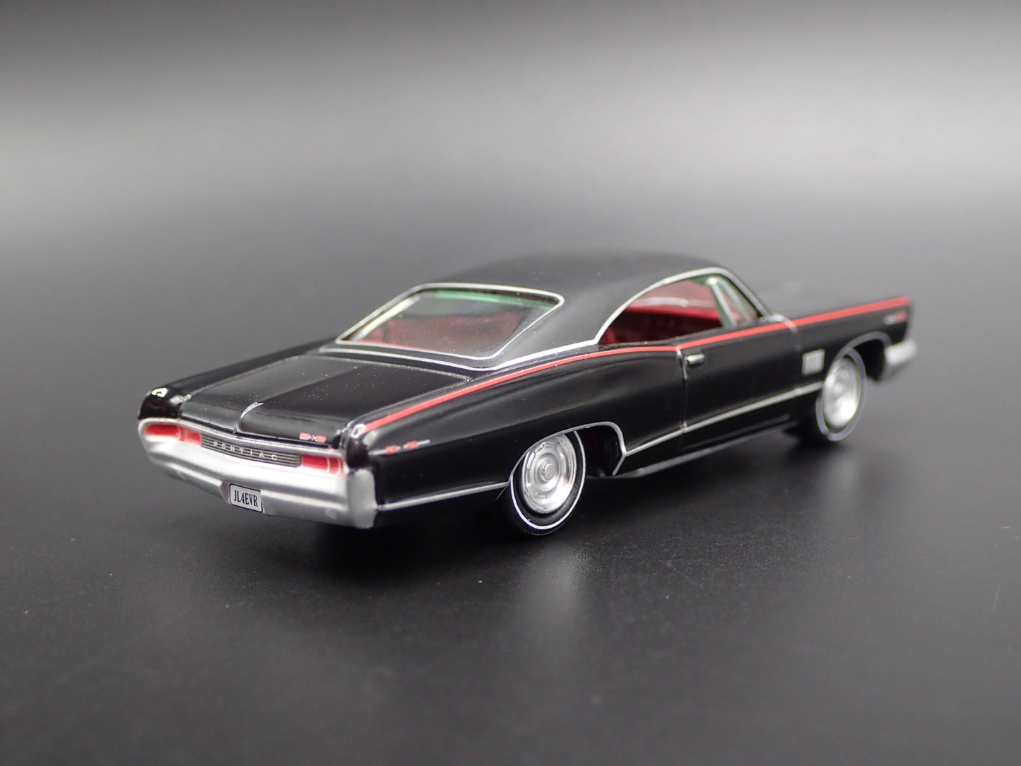 1965 65 PONTIAC CATALINA 2+2 1/64 SCALE COLLECTIBLE DIORAMA DIECAST MODEL CAR
