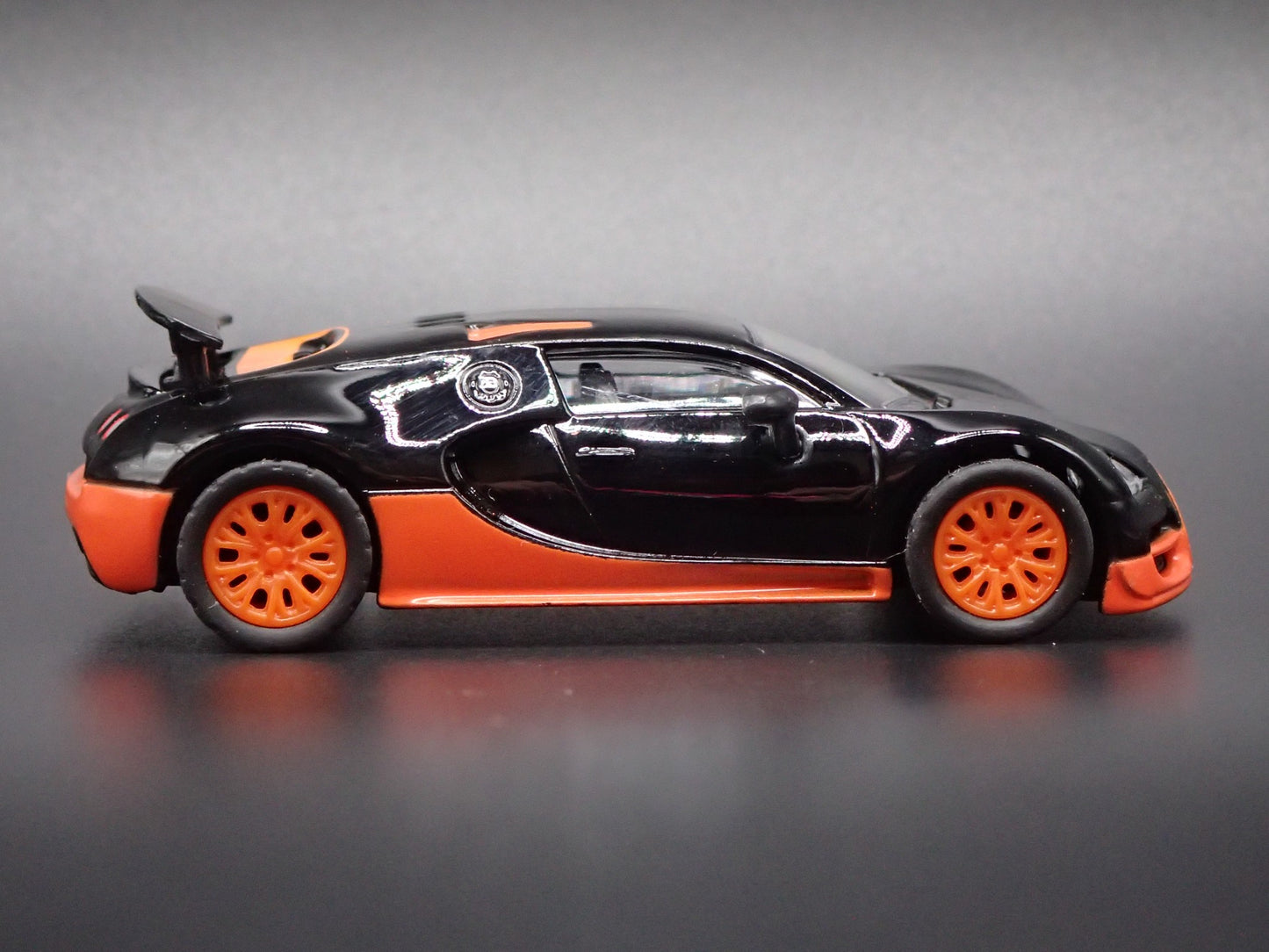 2005-2011 BUGATTI VEYRON SUPER CAR BLACK 1:64 SCALE DIORAMA DIECAST MODEL CAR