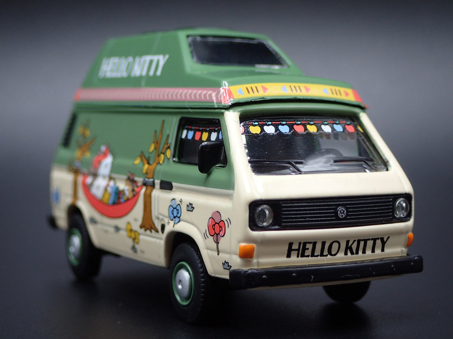 VW VOLKSWAGEN T3 VAN HELLO KITTY CAMPING 1/64 SCALE DIORAMA DIECAST MODEL CAR