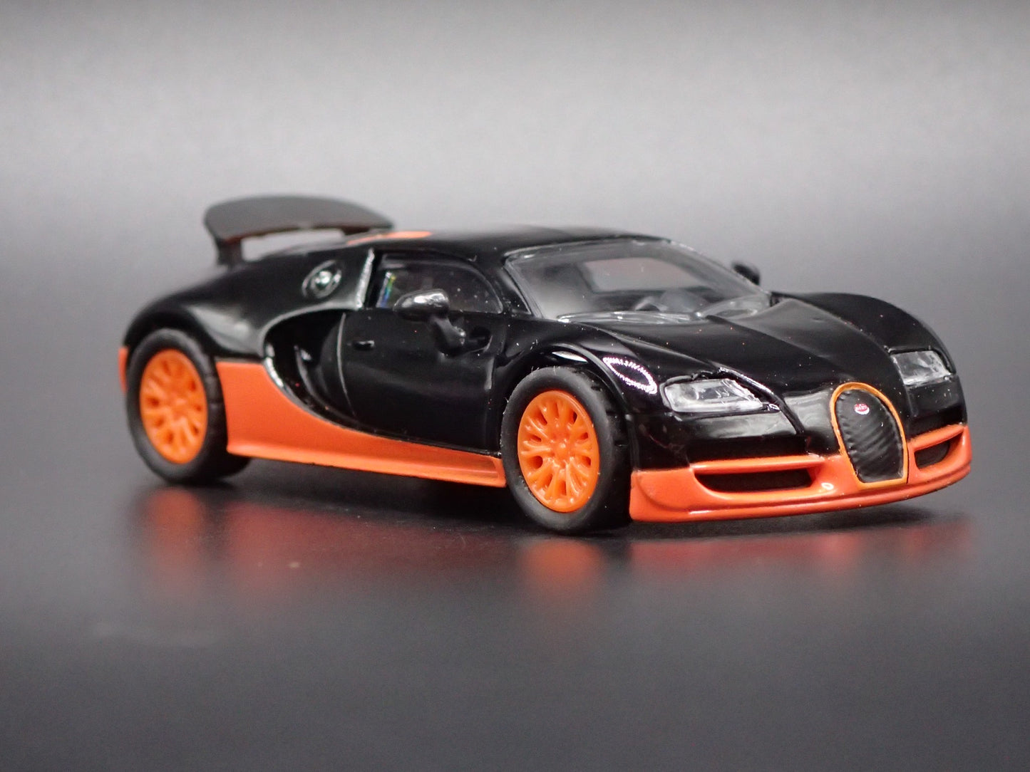 2005-2011 BUGATTI VEYRON SUPER CAR BLACK 1:64 SCALE DIORAMA DIECAST MODEL CAR