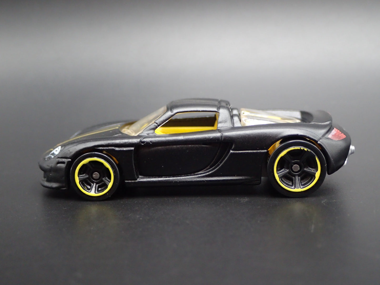 2003-2006 PORSCHE CARRERA GT SUPER CAR RARE 1:64 SCALE DIORAMA DIECAST MODEL CAR
