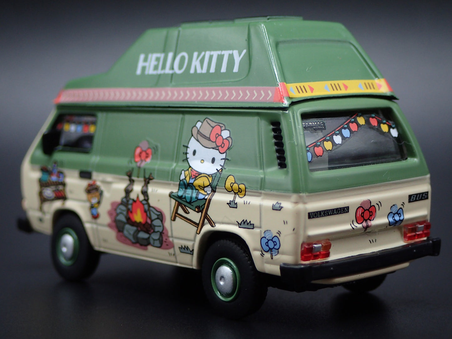 VW VOLKSWAGEN T3 VAN HELLO KITTY CAMPING 1/64 SCALE DIORAMA DIECAST MODEL CAR