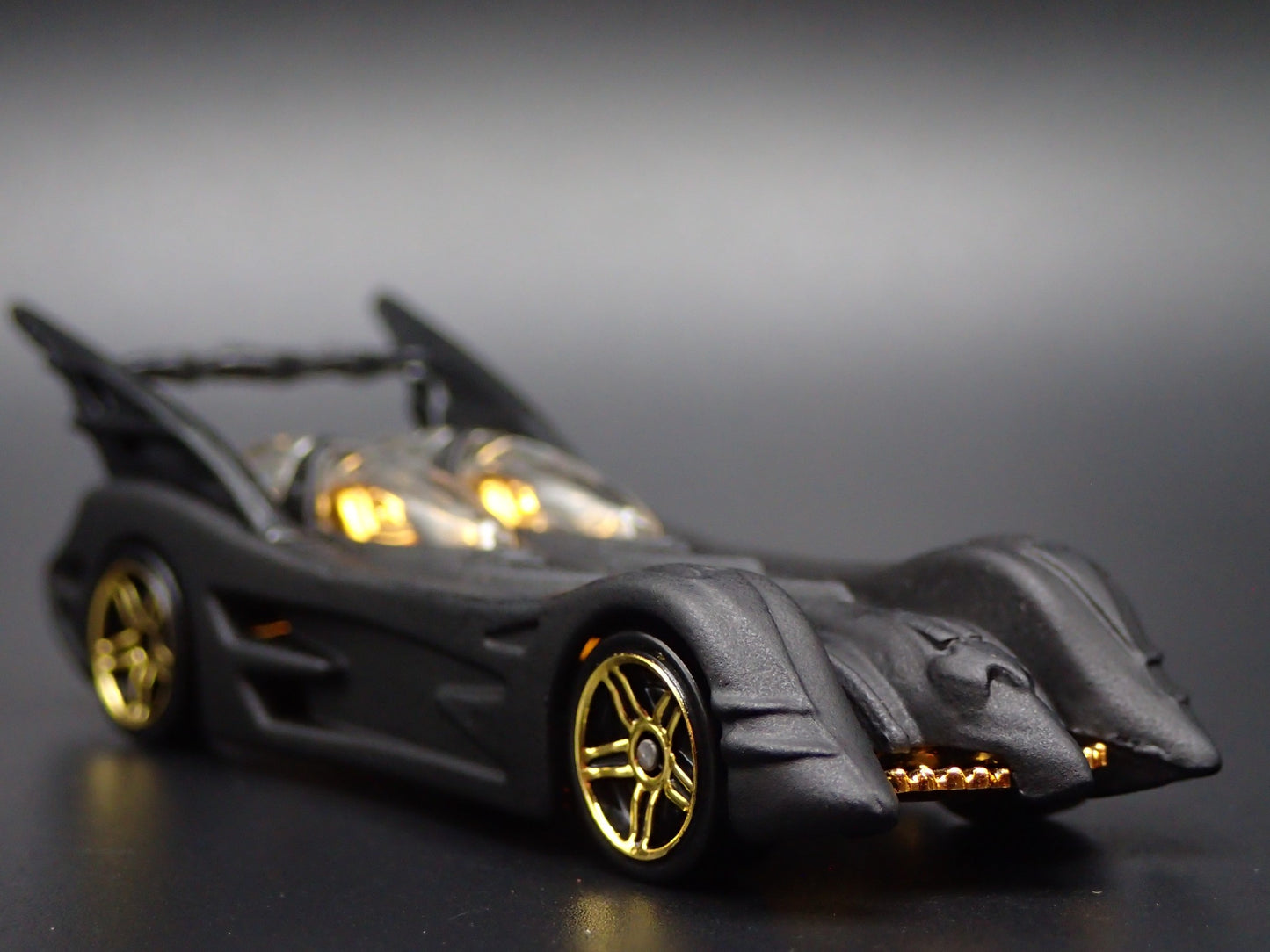 BATMAN BATMOBILE BLACK RARE 1:64 SCALE COLLECTIBLE DIORAMA DIECAST MODEL CAR