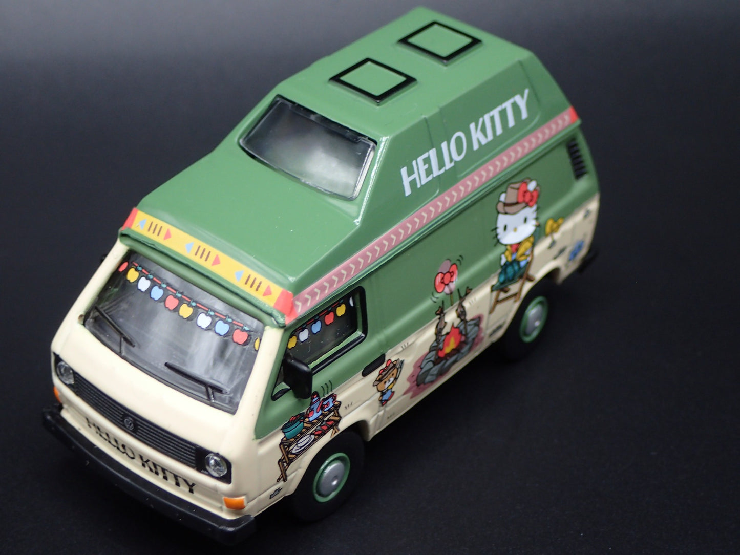 VW VOLKSWAGEN T3 VAN HELLO KITTY CAMPING 1/64 SCALE DIORAMA DIECAST MODEL CAR