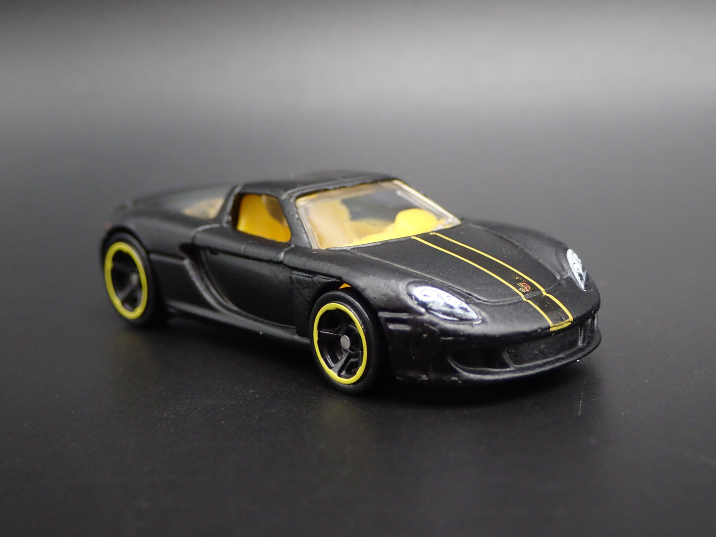 2003-2006 PORSCHE CARRERA GT SUPER CAR RARE 1:64 SCALE DIORAMA DIECAST MODEL CAR