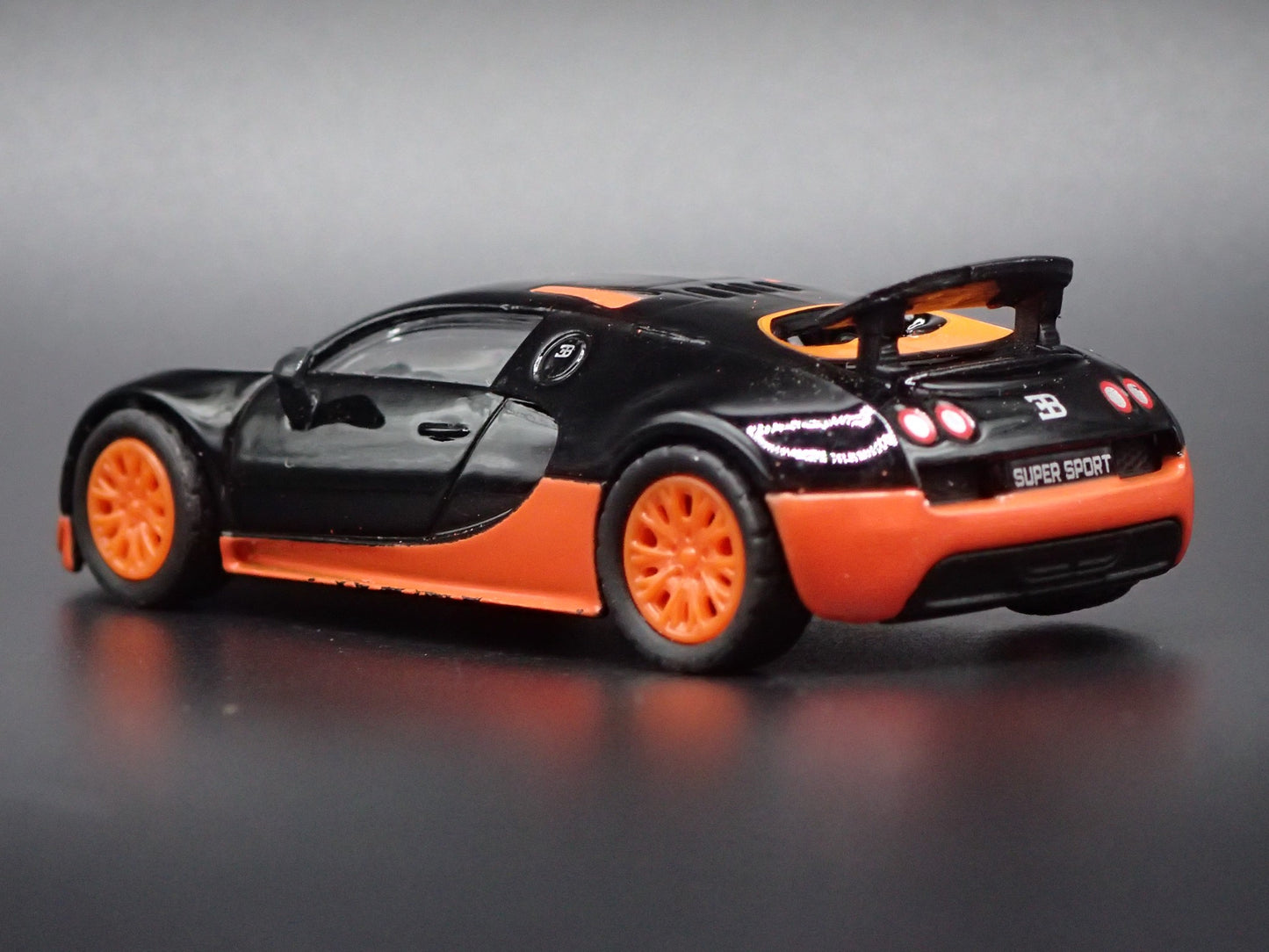 2005-2011 BUGATTI VEYRON SUPER CAR BLACK 1:64 SCALE DIORAMA DIECAST MODEL CAR