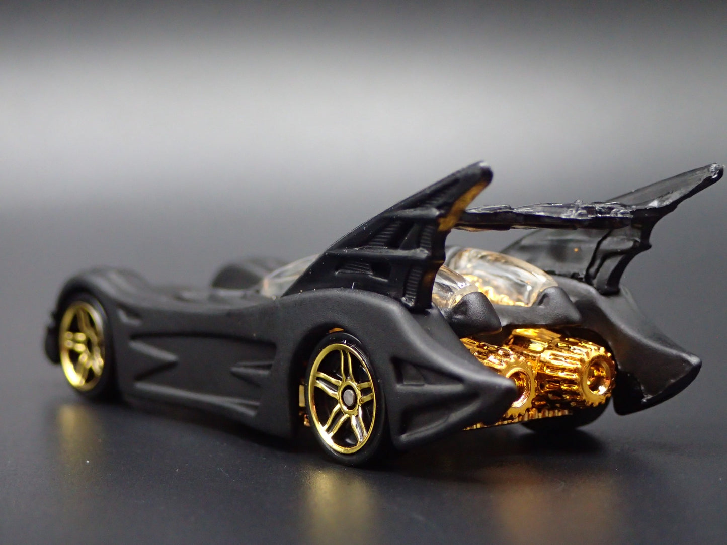 BATMAN BATMOBILE BLACK RARE 1:64 SCALE COLLECTIBLE DIORAMA DIECAST MODEL CAR