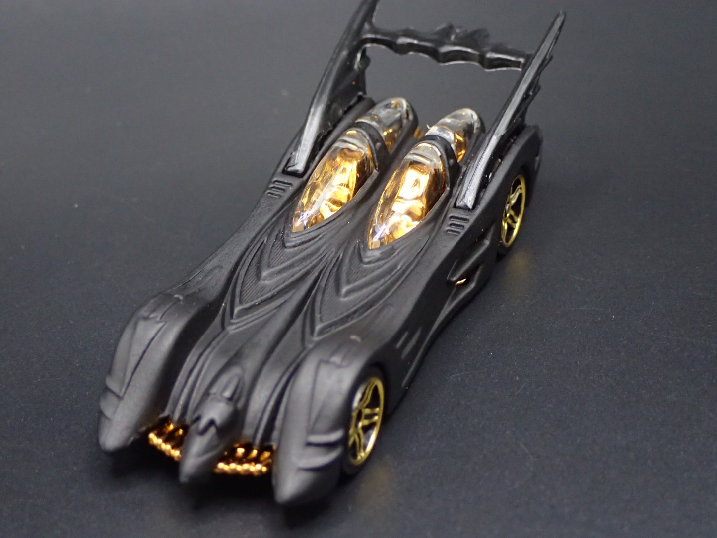 BATMAN BATMOBILE BLACK RARE 1:64 SCALE COLLECTIBLE DIORAMA DIECAST MODEL CAR