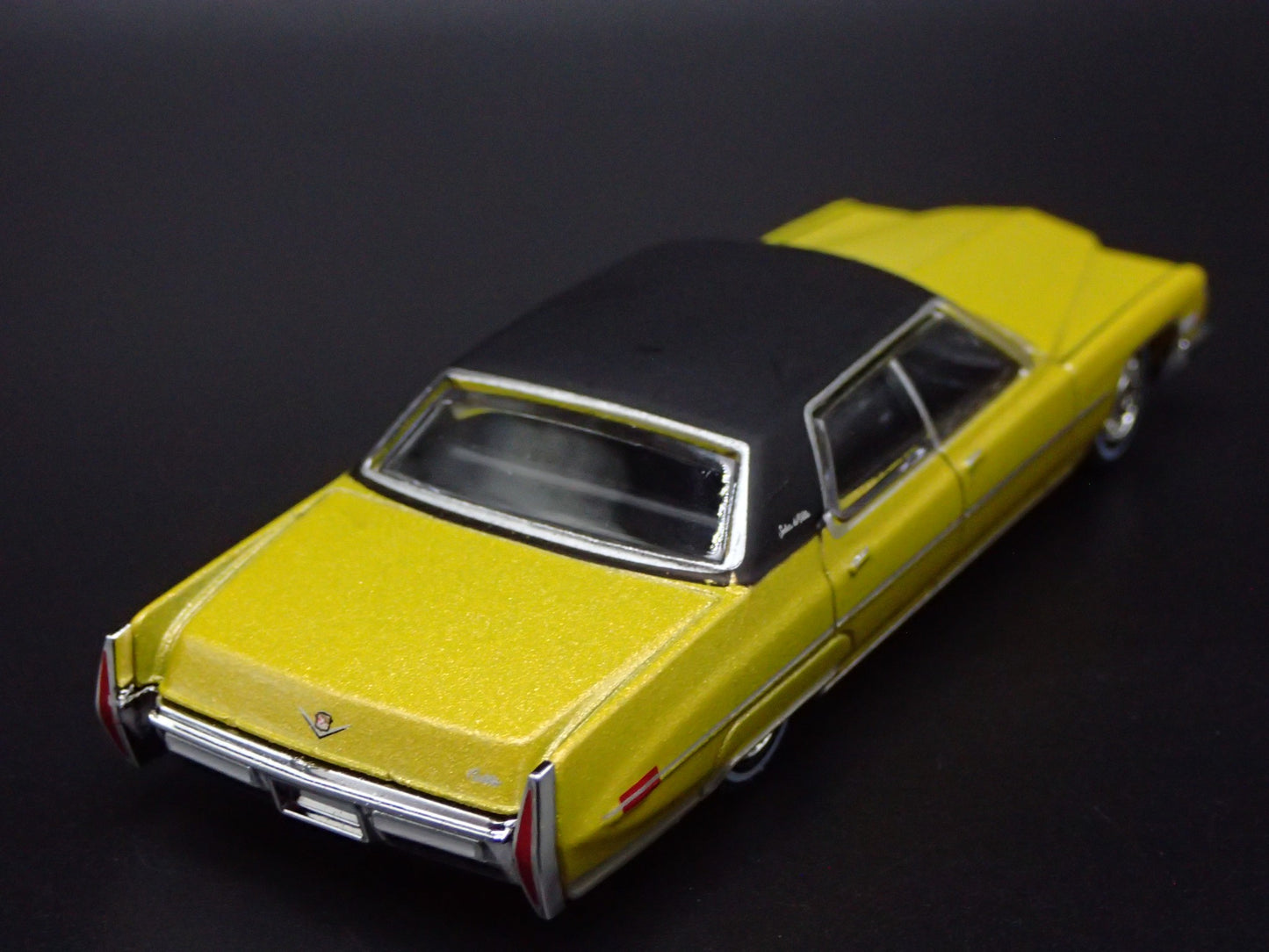 1971 71 CADILLAC CADDY SEDAN DEVILLE 4 DOOR 1:64 SCALE DIORAMA DIECAST MODEL CAR