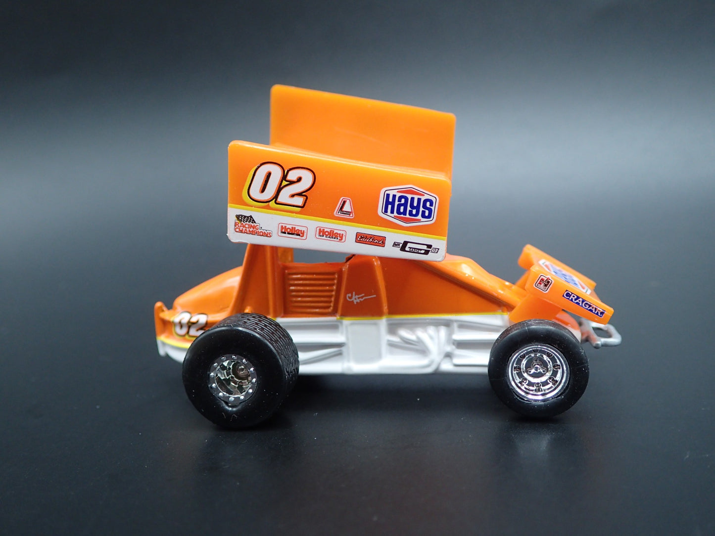 2001 01 SPRINT CAR #02 CRAGAR HAYS ORANGE 1:64 SCALE DIORAMA DIECAST MODEL CAR