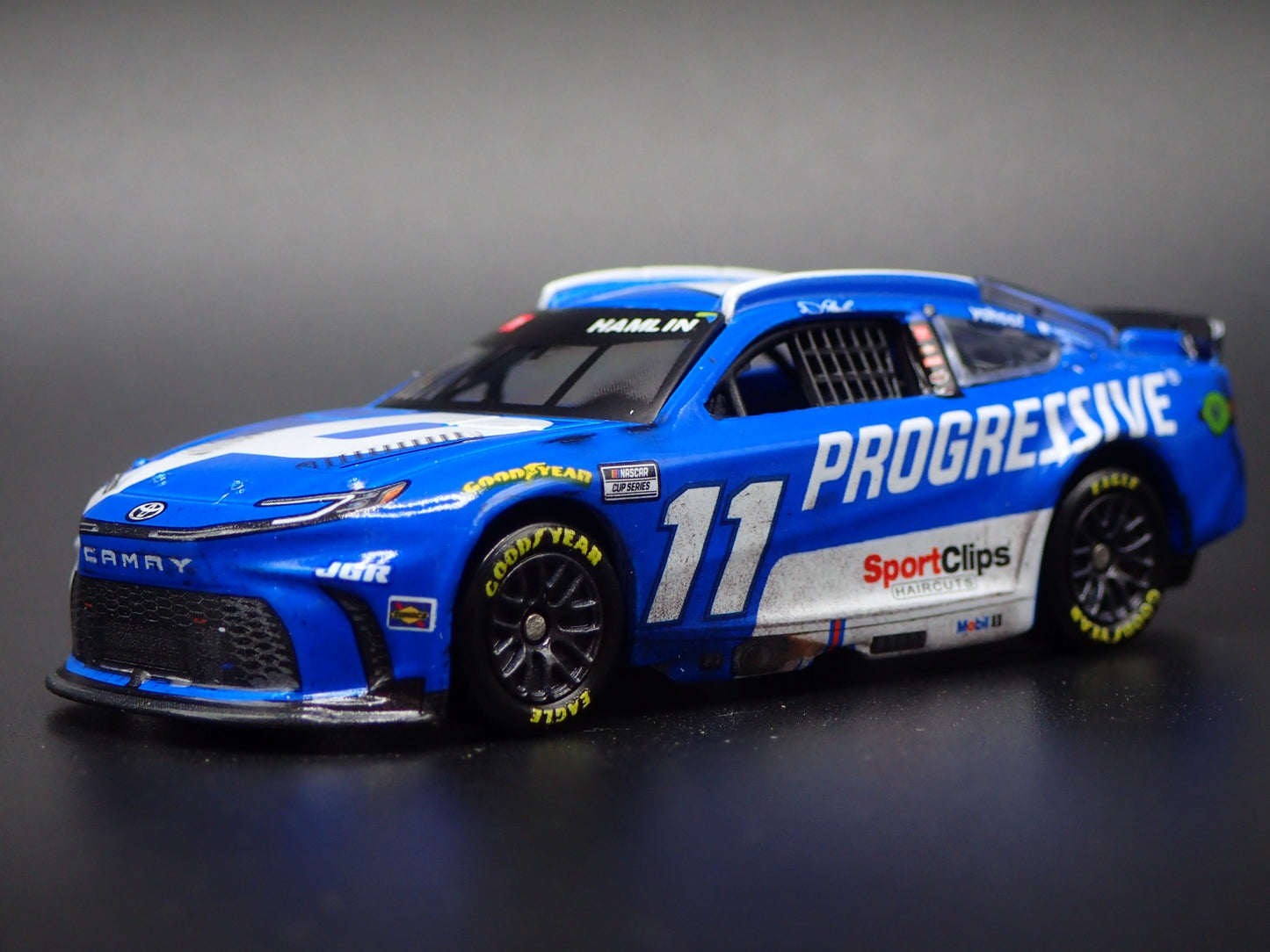 2025 25 TOYOTA CAMRY 11 DENNY HAMLIN PROGRESSIVE NASCAR 1:64 DIECAST MODEL CAR