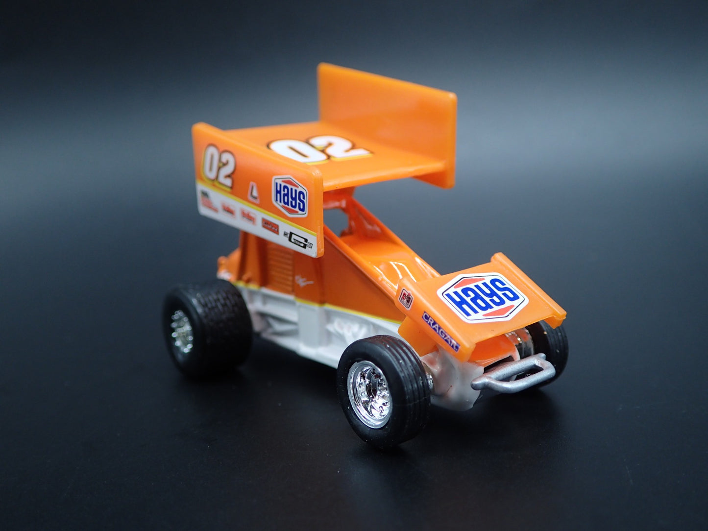 2001 01 SPRINT CAR #02 CRAGAR HAYS ORANGE 1:64 SCALE DIORAMA DIECAST MODEL CAR