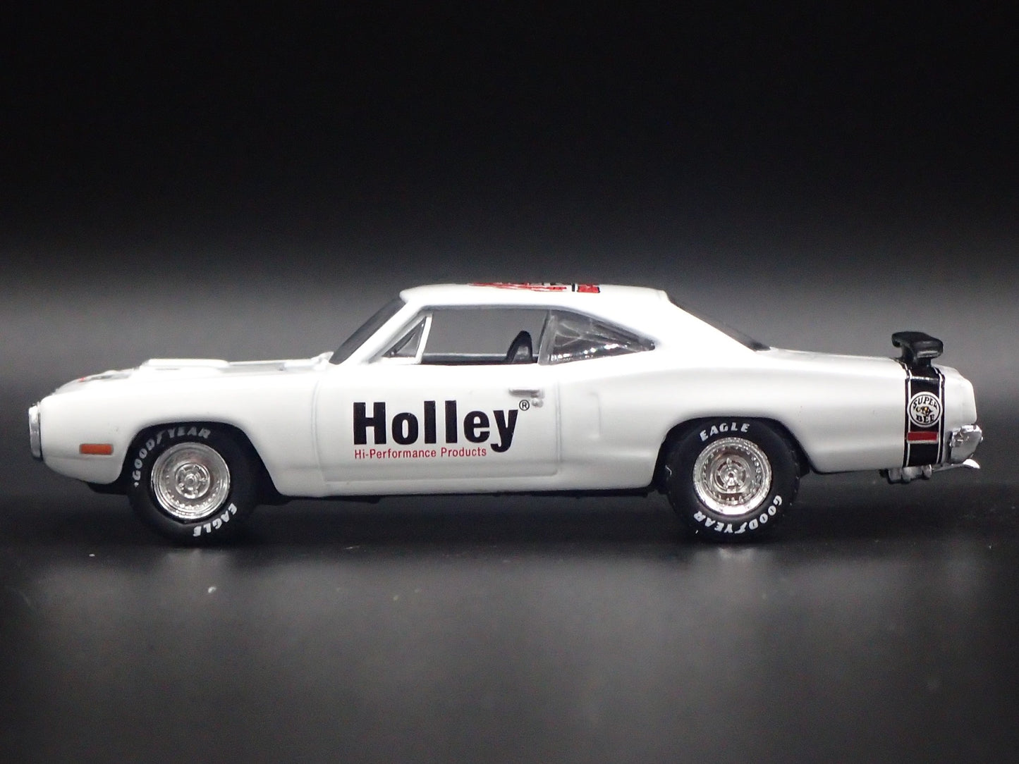 1970 70 DODGE SUPER BEE 440 HOLLEY WHITE 1:64 SCALE DIORAMA DIECAST MODEL CAR