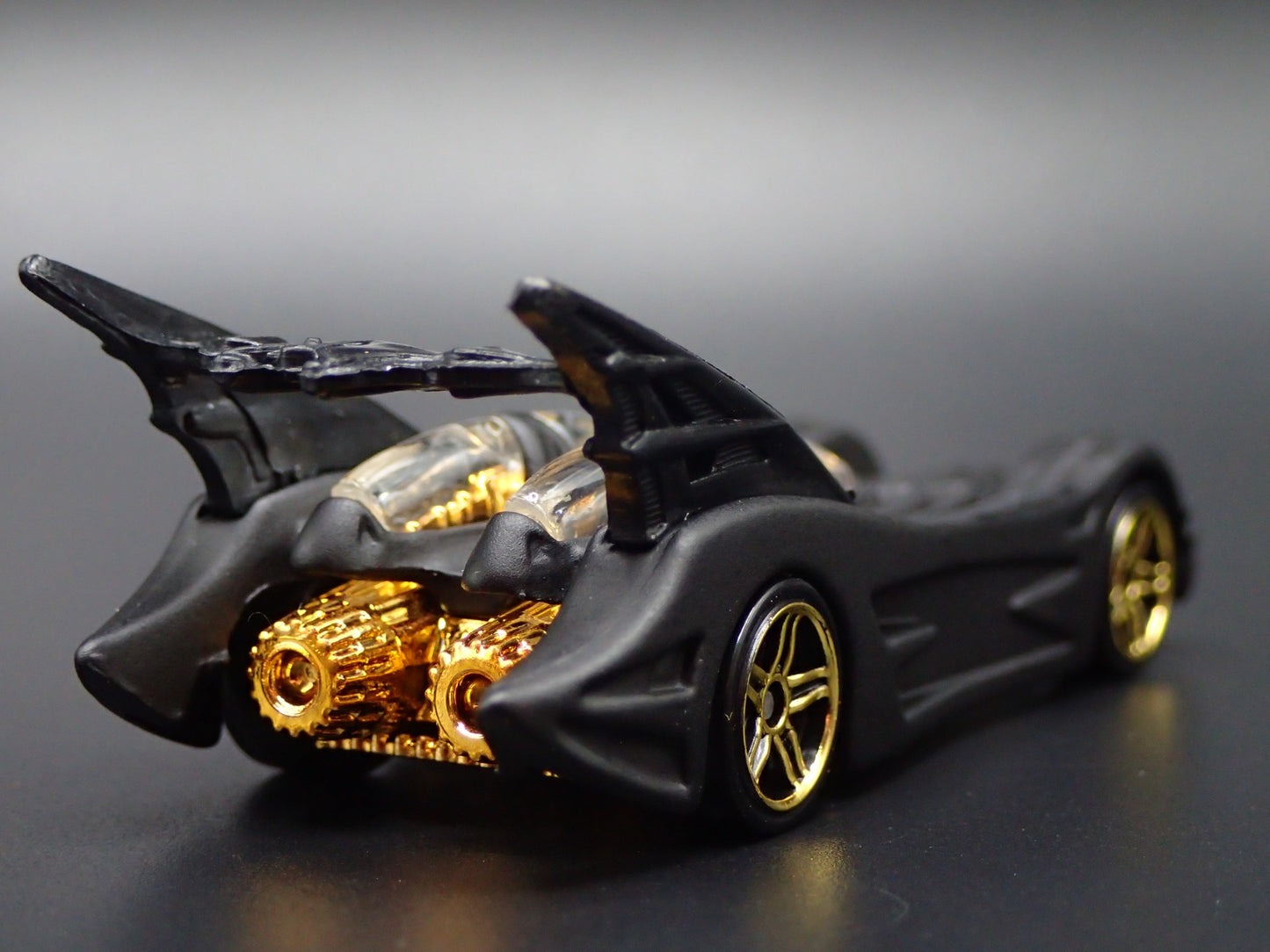 BATMAN BATMOBILE BLACK RARE 1:64 SCALE COLLECTIBLE DIORAMA DIECAST MODEL CAR