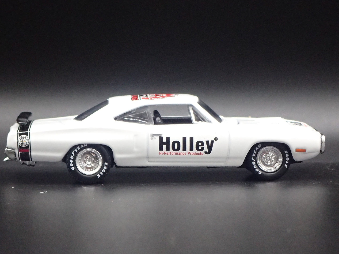 1970 70 DODGE SUPER BEE 440 HOLLEY WHITE 1:64 SCALE DIORAMA DIECAST MODEL CAR