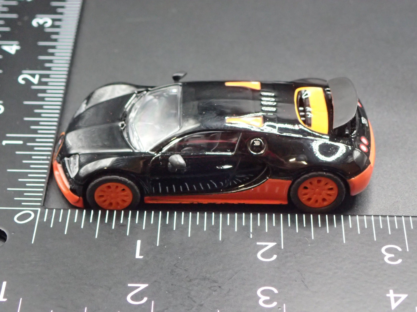 2005-2011 BUGATTI VEYRON SUPER CAR BLACK 1:64 SCALE DIORAMA DIECAST MODEL CAR