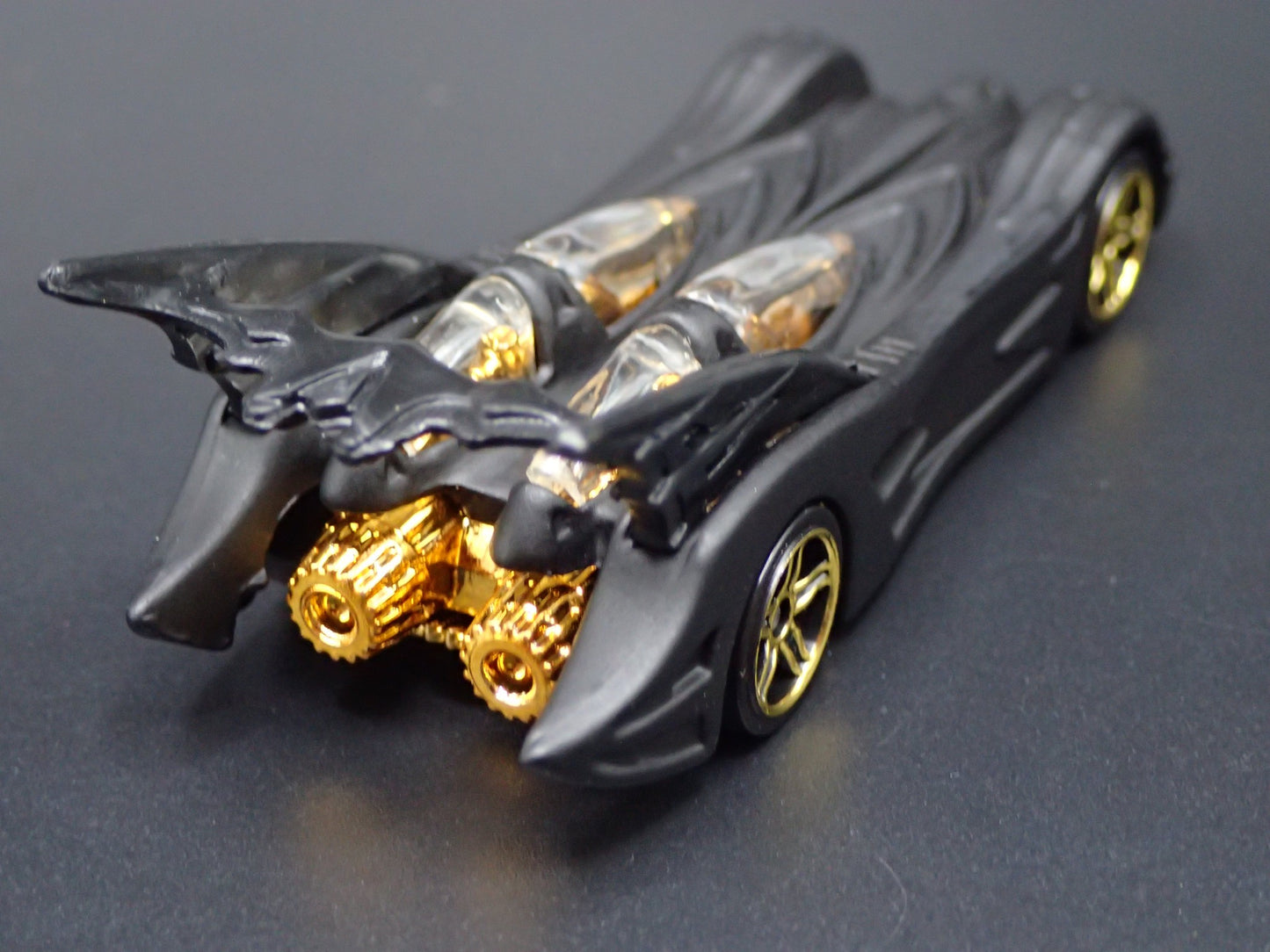BATMAN BATMOBILE BLACK RARE 1:64 SCALE COLLECTIBLE DIORAMA DIECAST MODEL CAR
