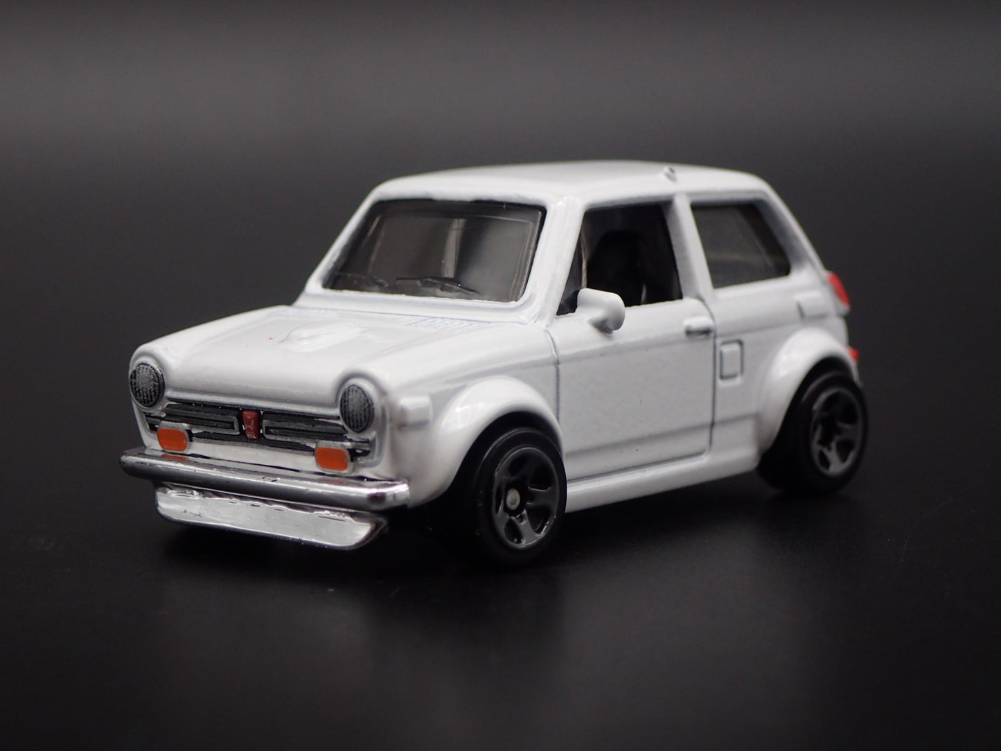 1970 70 HONDA N600 WHITE RARE 1:64 SCALE COLLECTIBLE DIORAMA DIECAST MODEL CAR