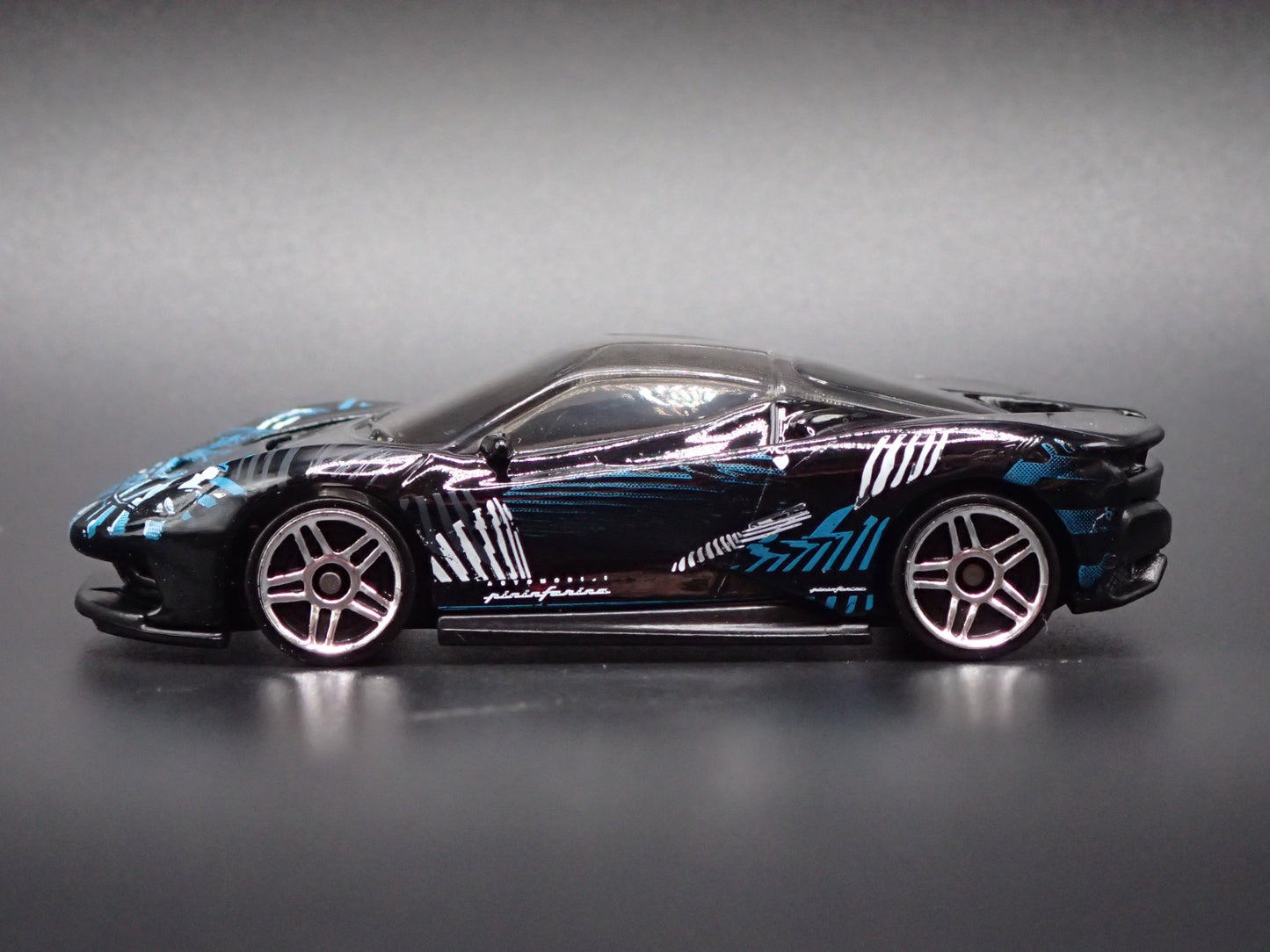 2022-2025 AUTOMOBILI PININFARINA BATTISTA SUPER CAR 1:64 SCALE DIECAST MODEL CAR