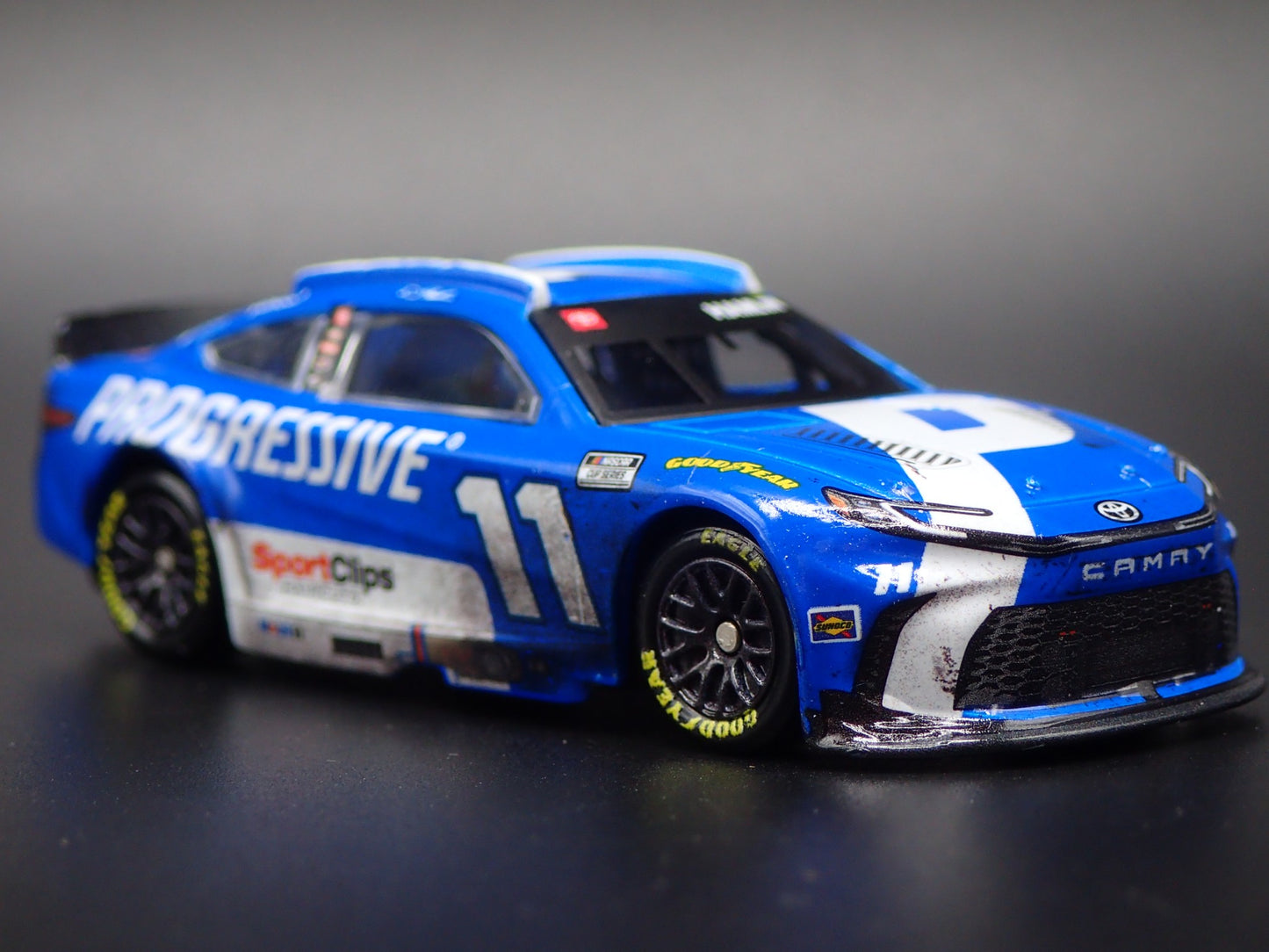 2025 25 TOYOTA CAMRY 11 DENNY HAMLIN PROGRESSIVE NASCAR 1:64 DIECAST MODEL CAR