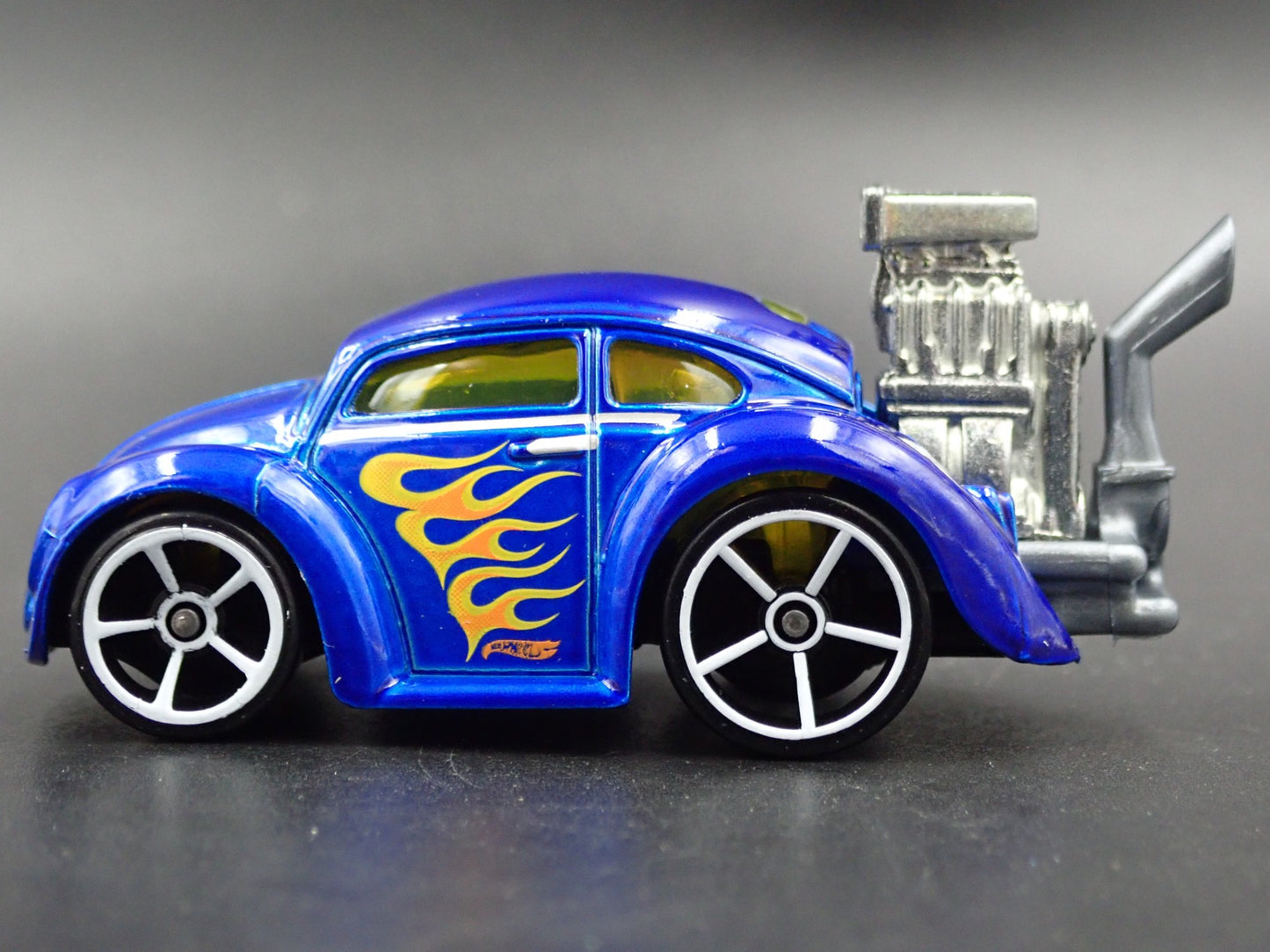 1960-1967 VW VOLKSWAGEN CLASSIC BEETLE BUG 1:64 SCALE DIORAMA DIECAST MODEL CAR