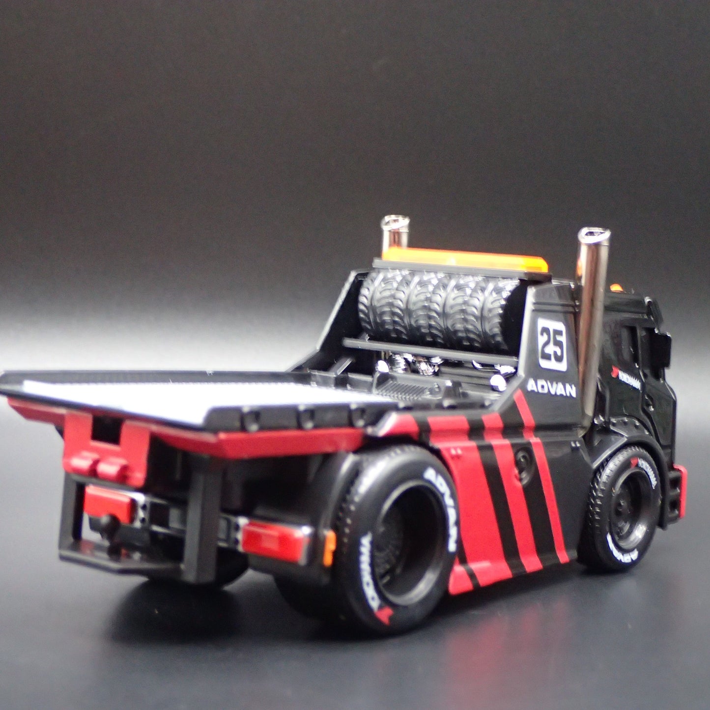MODERN FLATBED TRUCK TOW ADVAN YOKOHAMA 1:64 SCALE DIORAMA DIECAST MODEL CAR