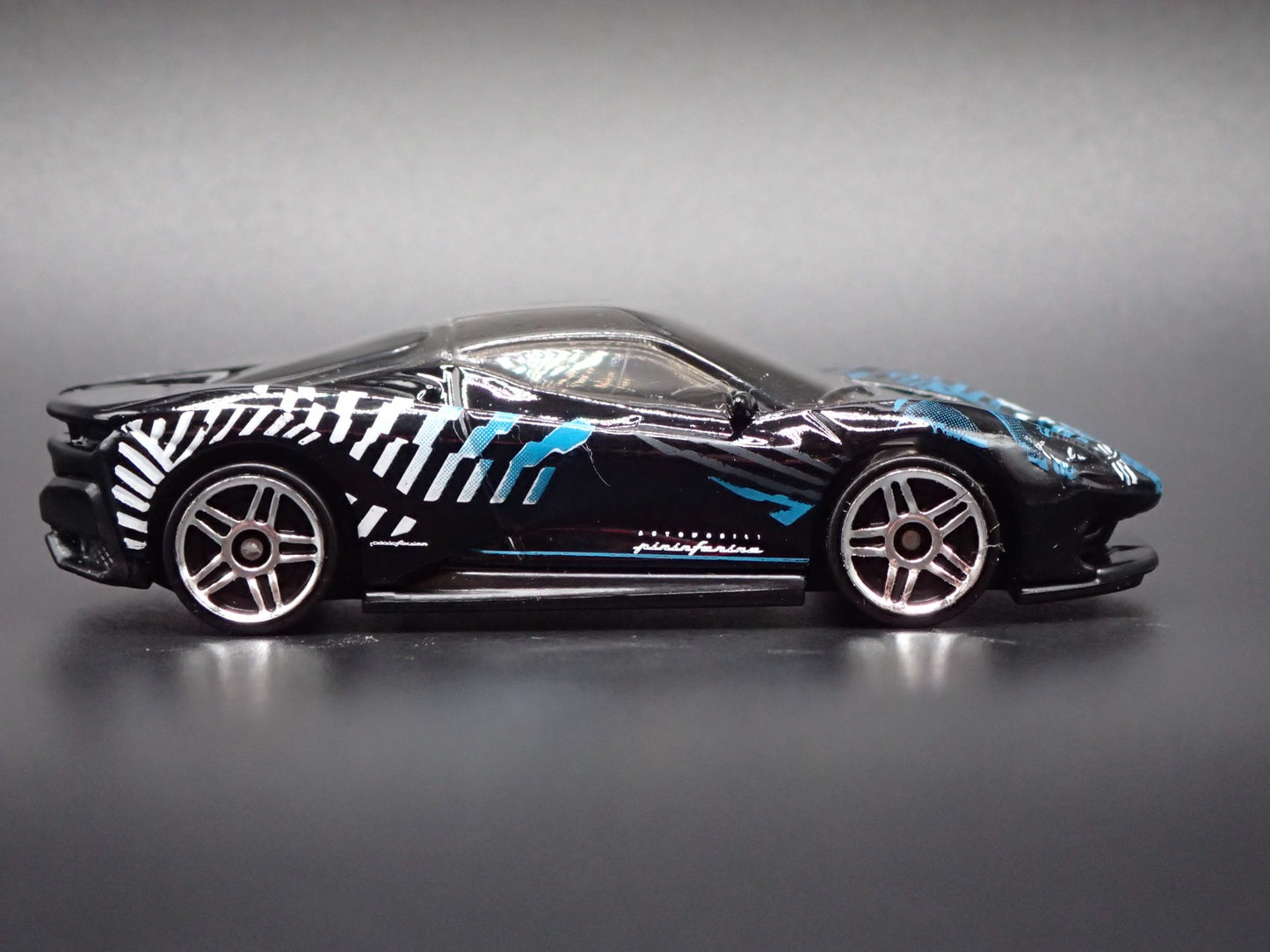 2022-2025 AUTOMOBILI PININFARINA BATTISTA SUPER CAR 1:64 SCALE DIECAST MODEL CAR