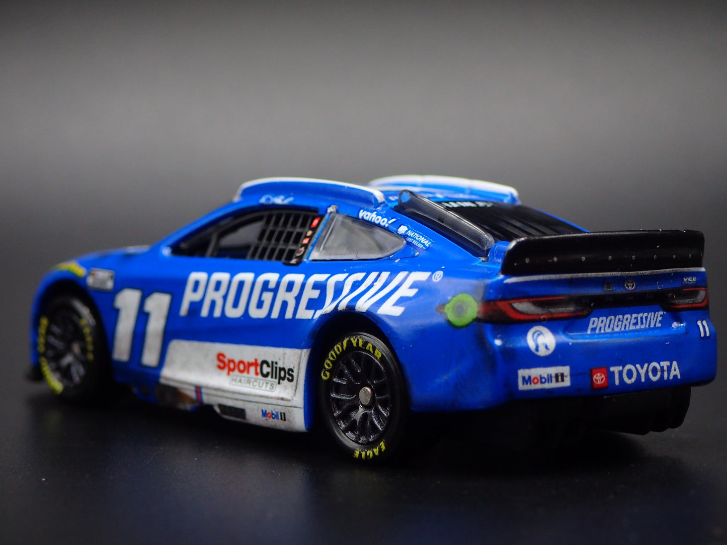 2025 25 TOYOTA CAMRY 11 DENNY HAMLIN PROGRESSIVE NASCAR 1:64 DIECAST MODEL CAR