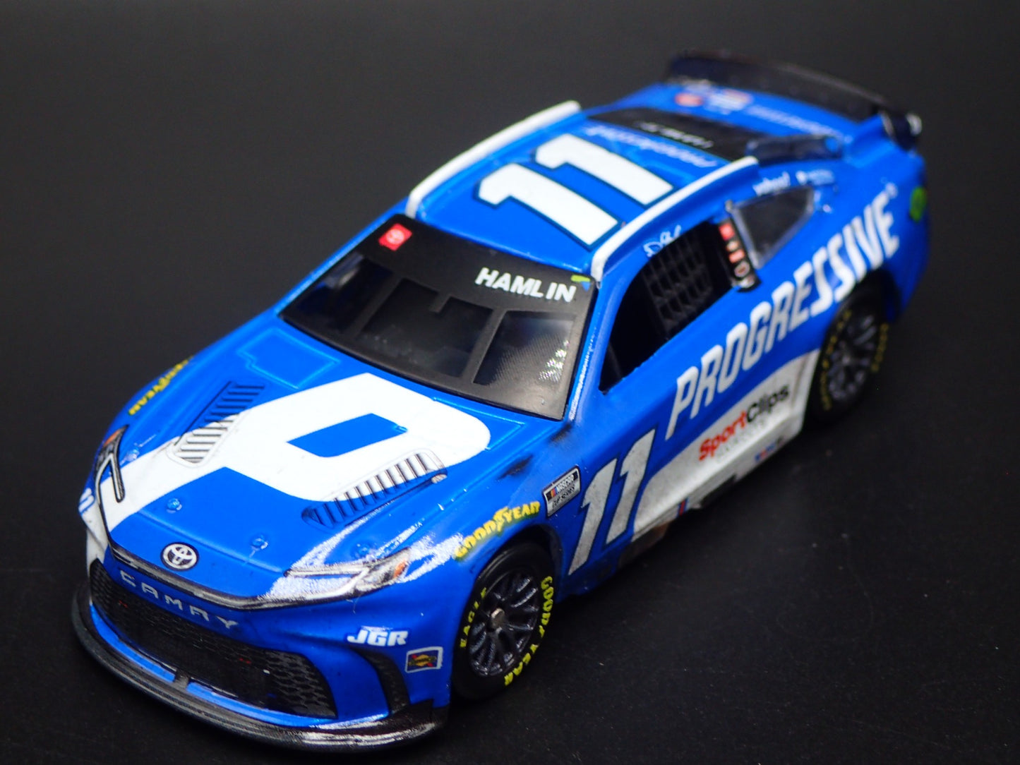 2025 25 TOYOTA CAMRY 11 DENNY HAMLIN PROGRESSIVE NASCAR 1:64 DIECAST MODEL CAR
