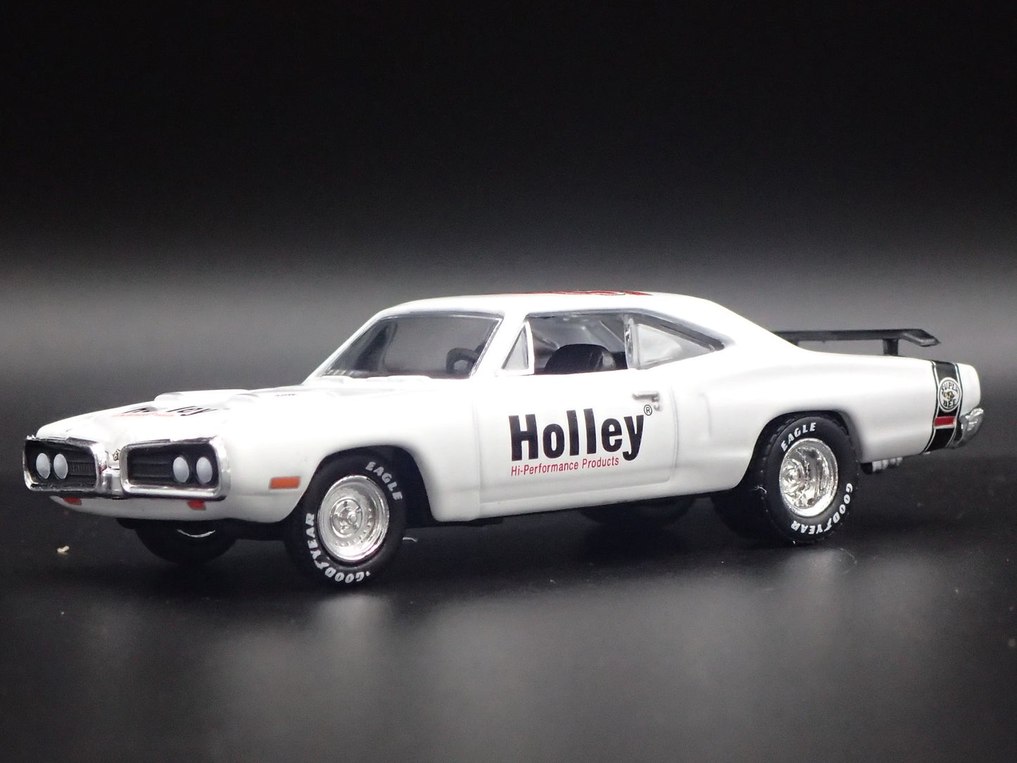 1970 70 DODGE SUPER BEE 440 HOLLEY WHITE 1:64 SCALE DIORAMA DIECAST MODEL CAR