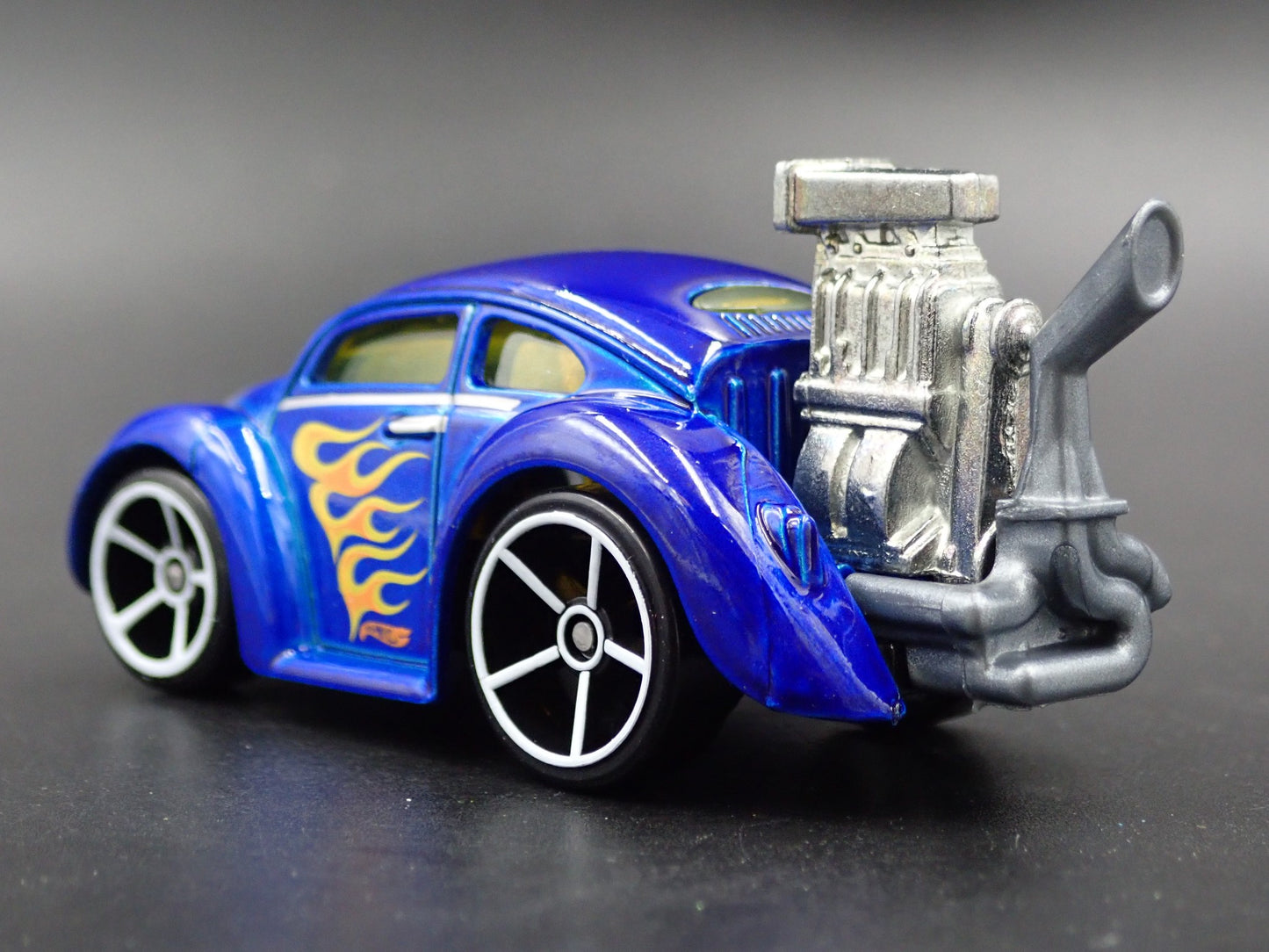 1960-1967 VW VOLKSWAGEN CLASSIC BEETLE BUG 1:64 SCALE DIORAMA DIECAST MODEL CAR