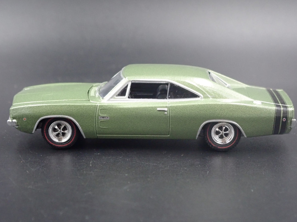 1968 68 DODGE CHARGER R/T RARE 1:64 SCALE COLLECTIBLE DIORAMA DIECAST MODEL CAR-Burning Rubber Toy Company