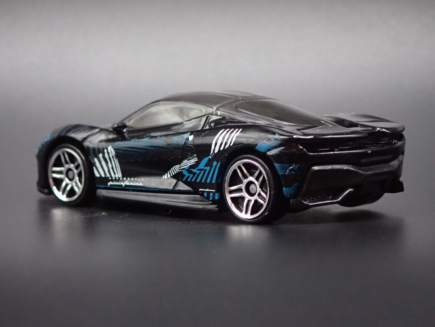 2022-2025 AUTOMOBILI PININFARINA BATTISTA SUPER CAR 1:64 SCALE DIECAST MODEL CAR