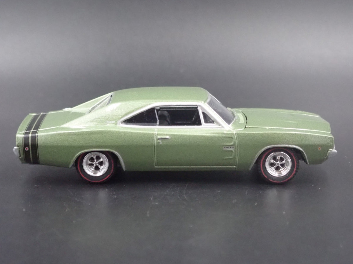 1968 68 DODGE CHARGER R/T RARE 1:64 SCALE COLLECTIBLE DIORAMA DIECAST MODEL CAR-Burning Rubber Toy Company