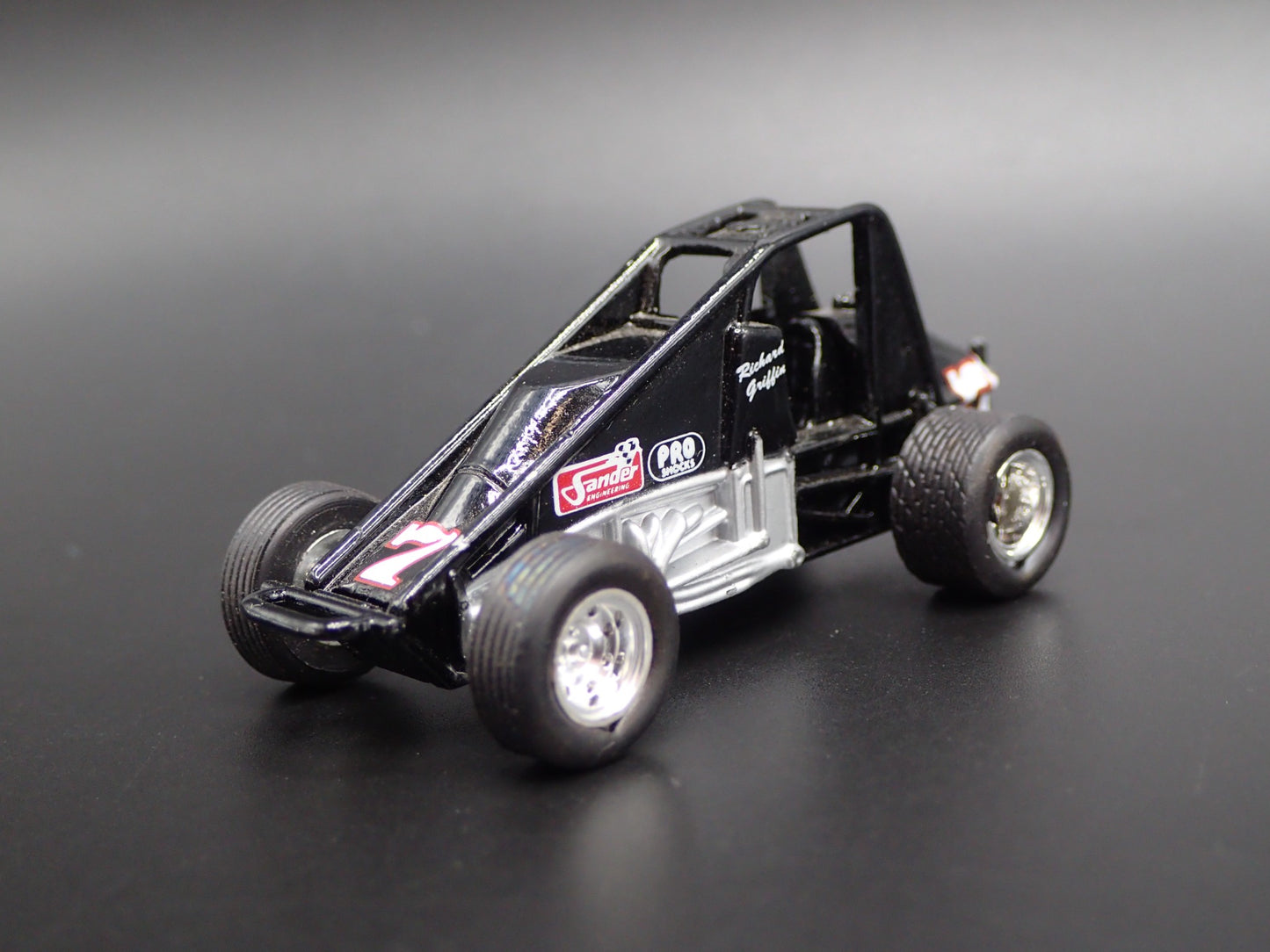 SPRINT CAR #7 RICHARD GRIFFEN SANDER BLACK 1:64 SCALE DIORAMA DIECAST MODEL CAR