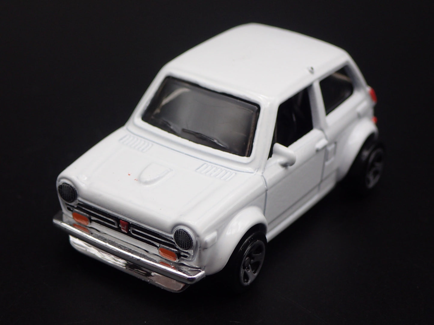 1970 70 HONDA N600 WHITE RARE 1:64 SCALE COLLECTIBLE DIORAMA DIECAST MODEL CAR
