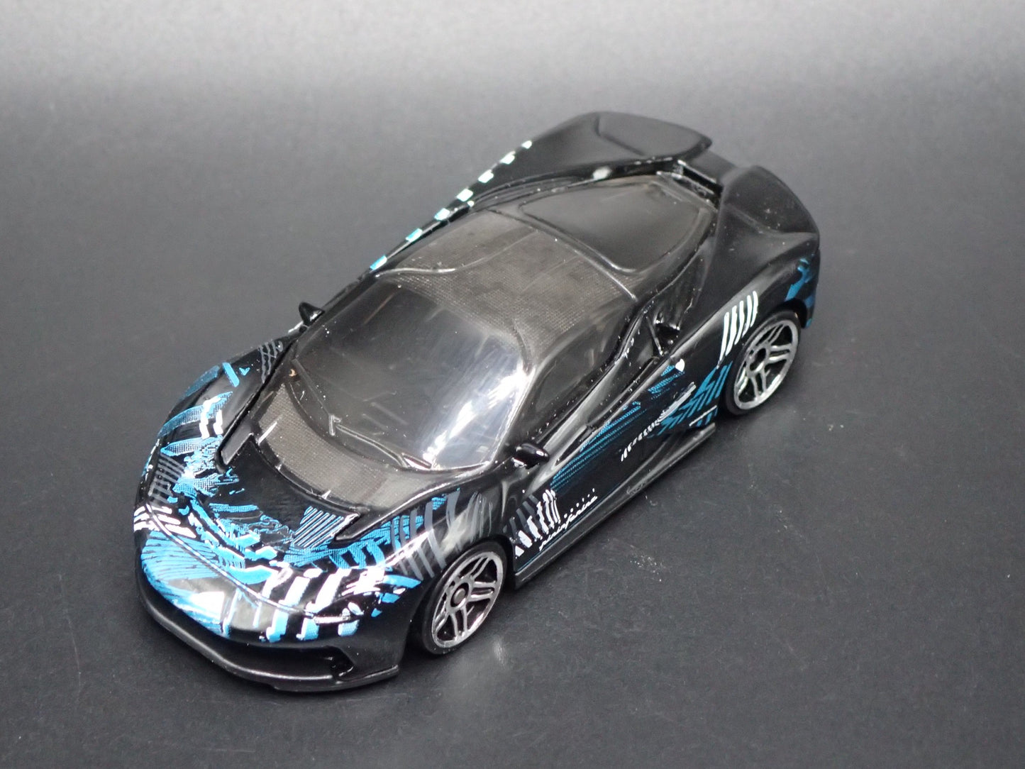 2022-2025 AUTOMOBILI PININFARINA BATTISTA SUPER CAR 1:64 SCALE DIECAST MODEL CAR