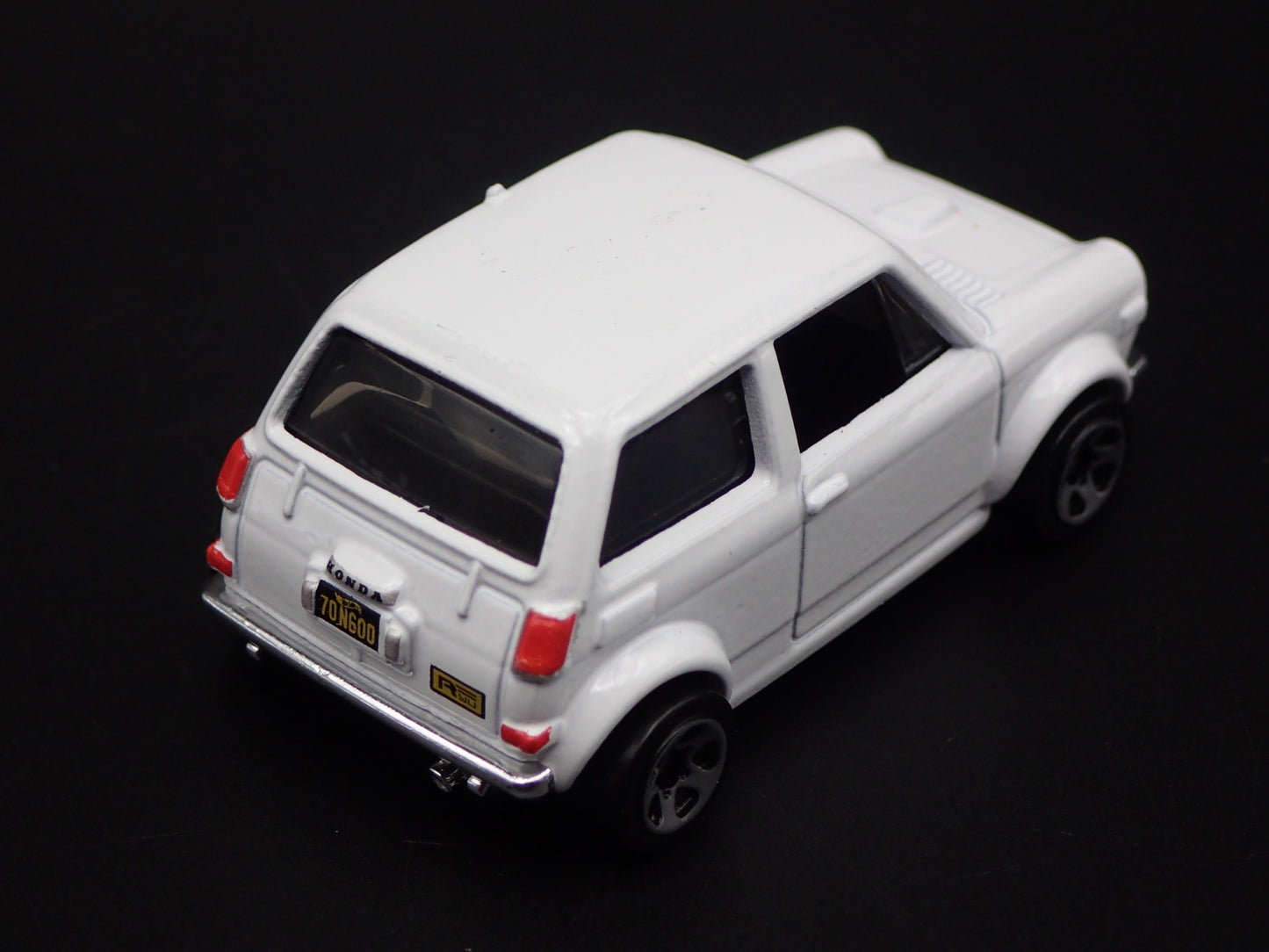 1970 70 HONDA N600 WHITE RARE 1:64 SCALE COLLECTIBLE DIORAMA DIECAST MODEL CAR