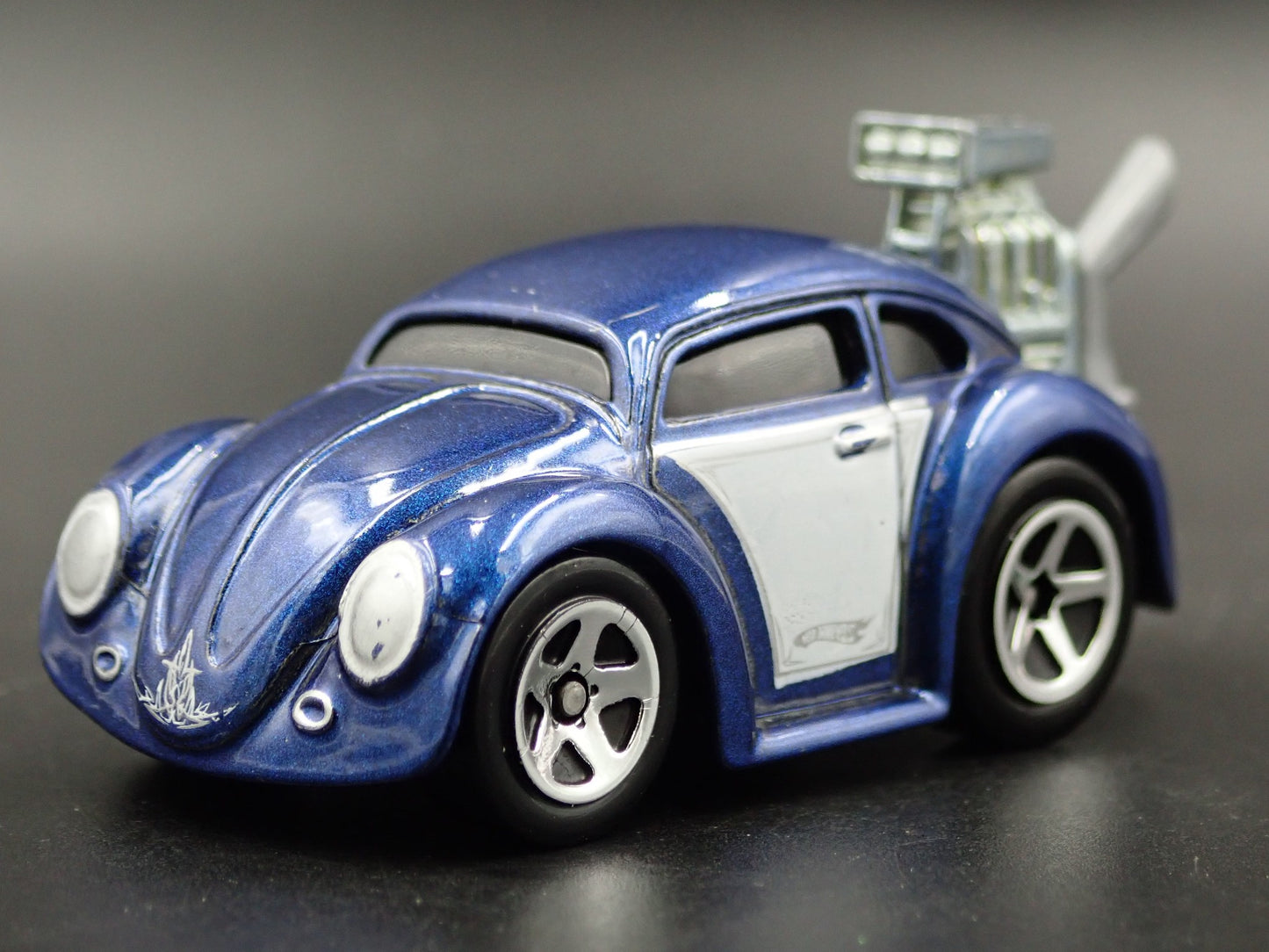 1960-1967 VW VOLKSWAGEN CLASSIC BEETLE BUG 1:64 SCALE DIORAMA DIECAST MODEL CAR