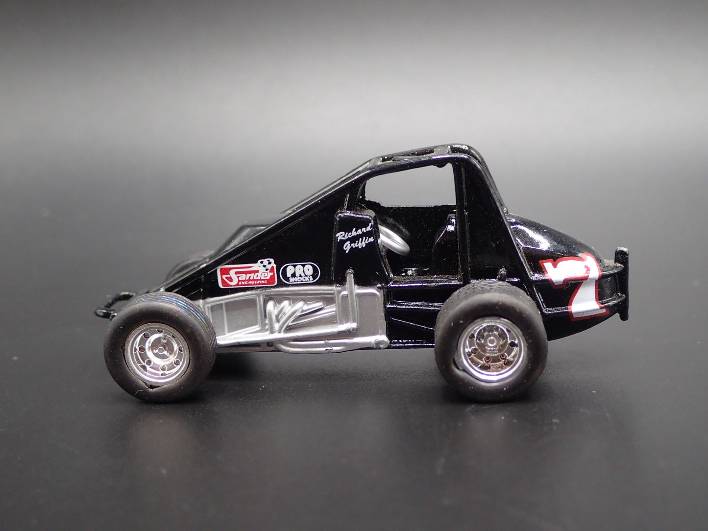SPRINT CAR #7 RICHARD GRIFFEN SANDER BLACK 1:64 SCALE DIORAMA DIECAST MODEL CAR